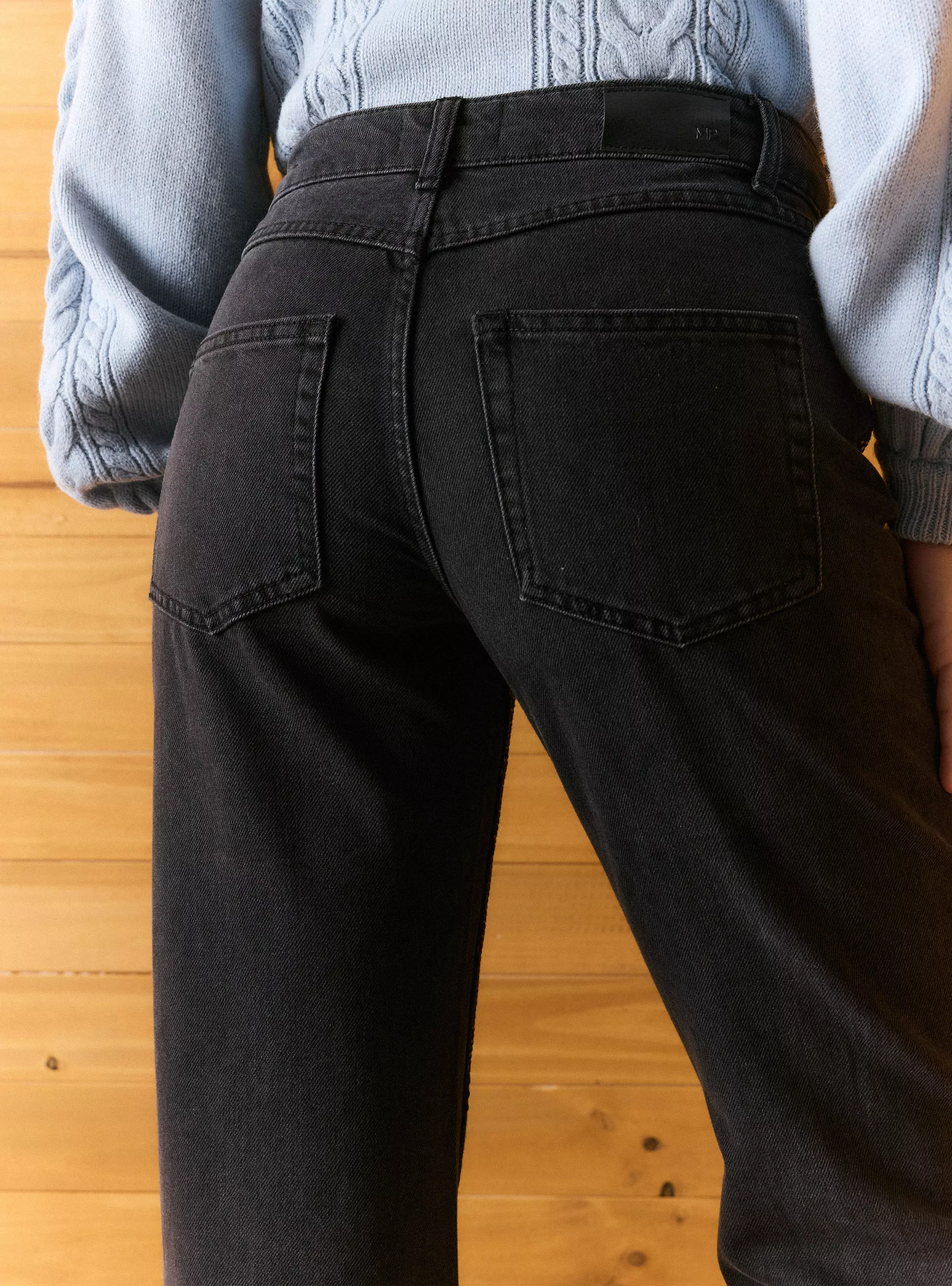 Jeans Straight con Lentejuelas al Tono-3