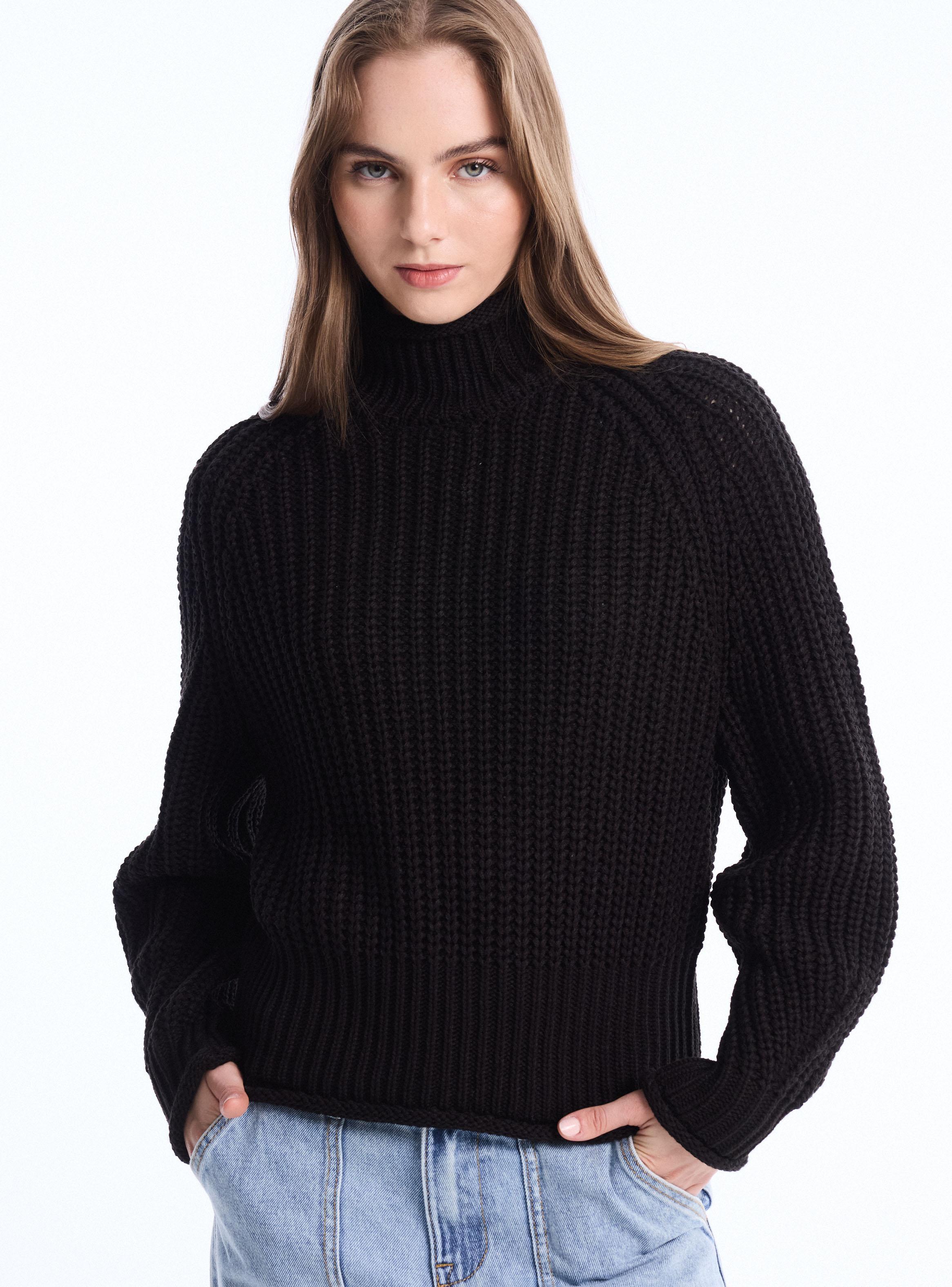 Sweater Básico Cuello Alto Holgado-2