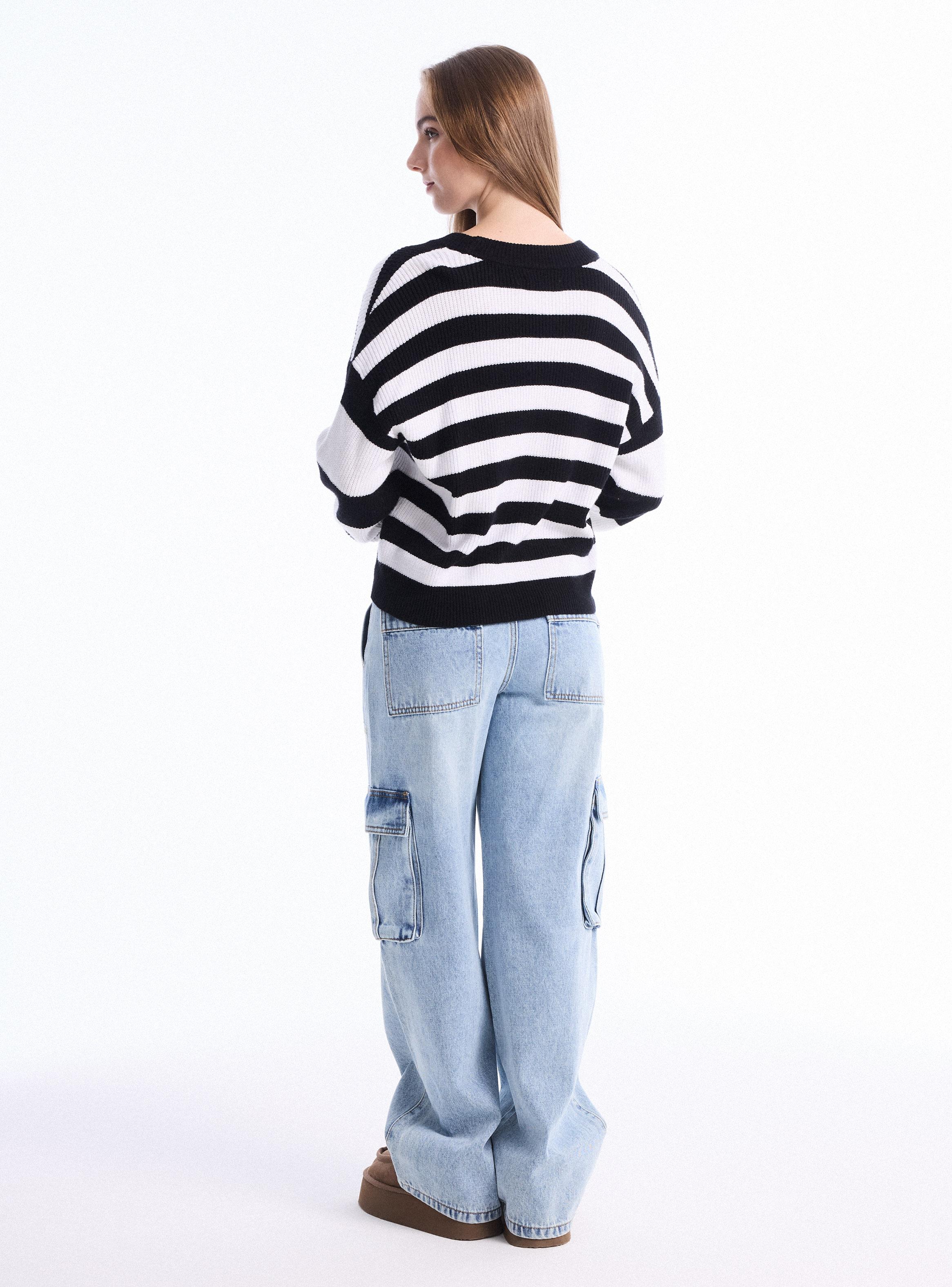 Sweater Cuello Redondo Rayado-5