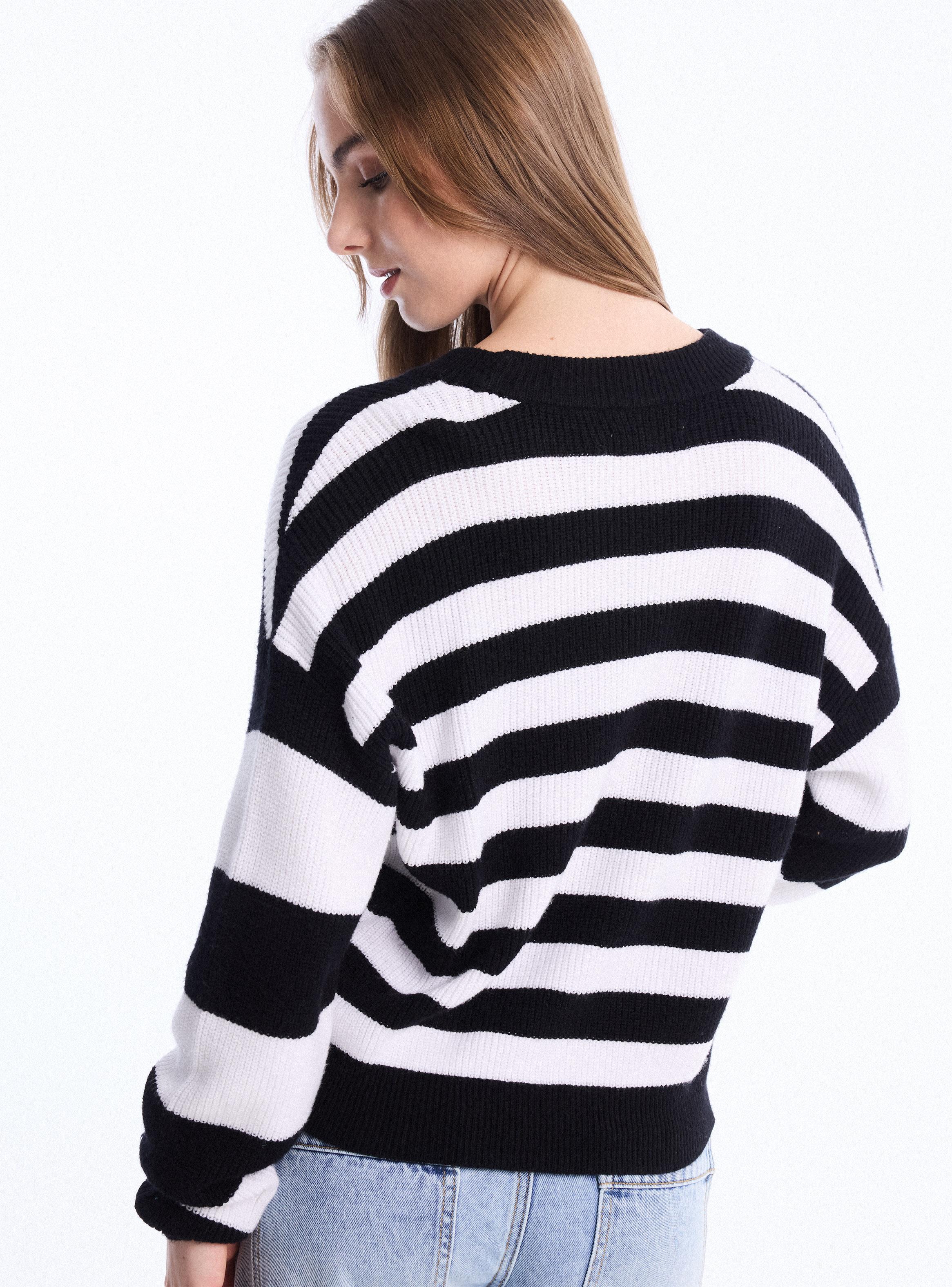 Sweater Cuello Redondo Rayado-3