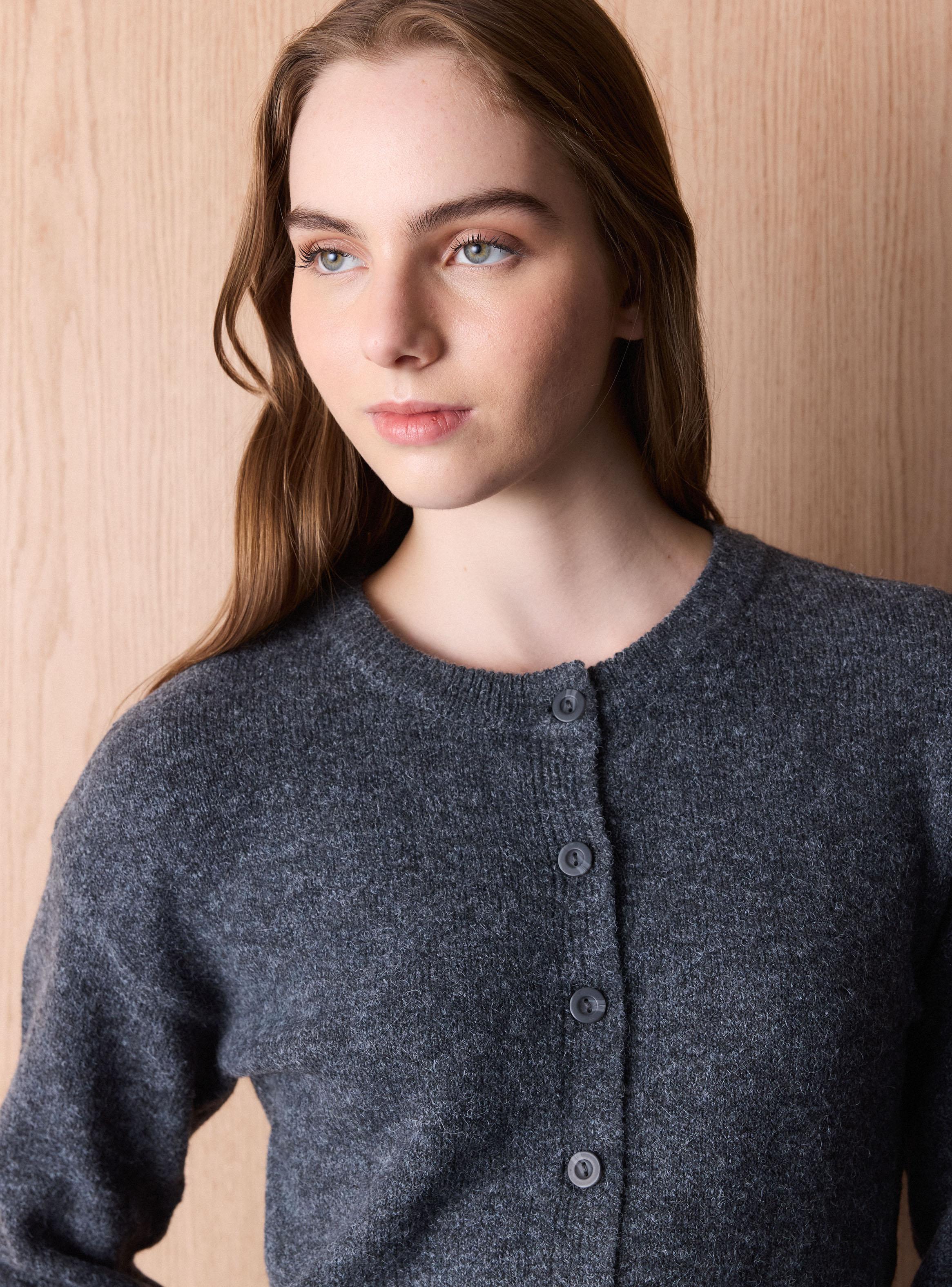 Sweater Cárdigan Básico Cuello Redondo-2