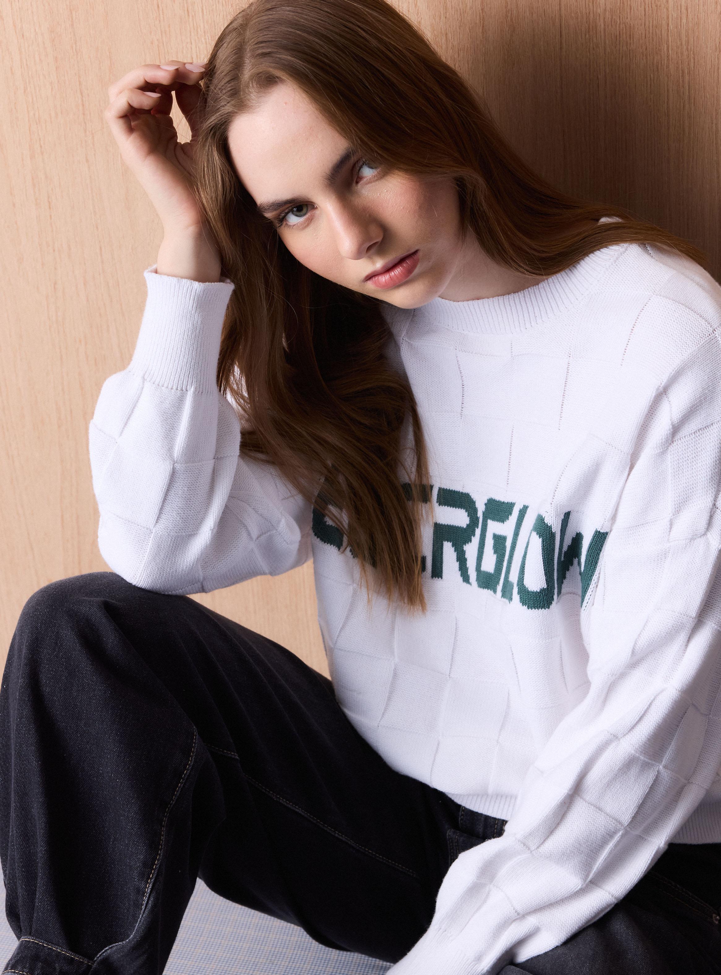 Sweater Cuello Redondo y Diseño en Delantero-2