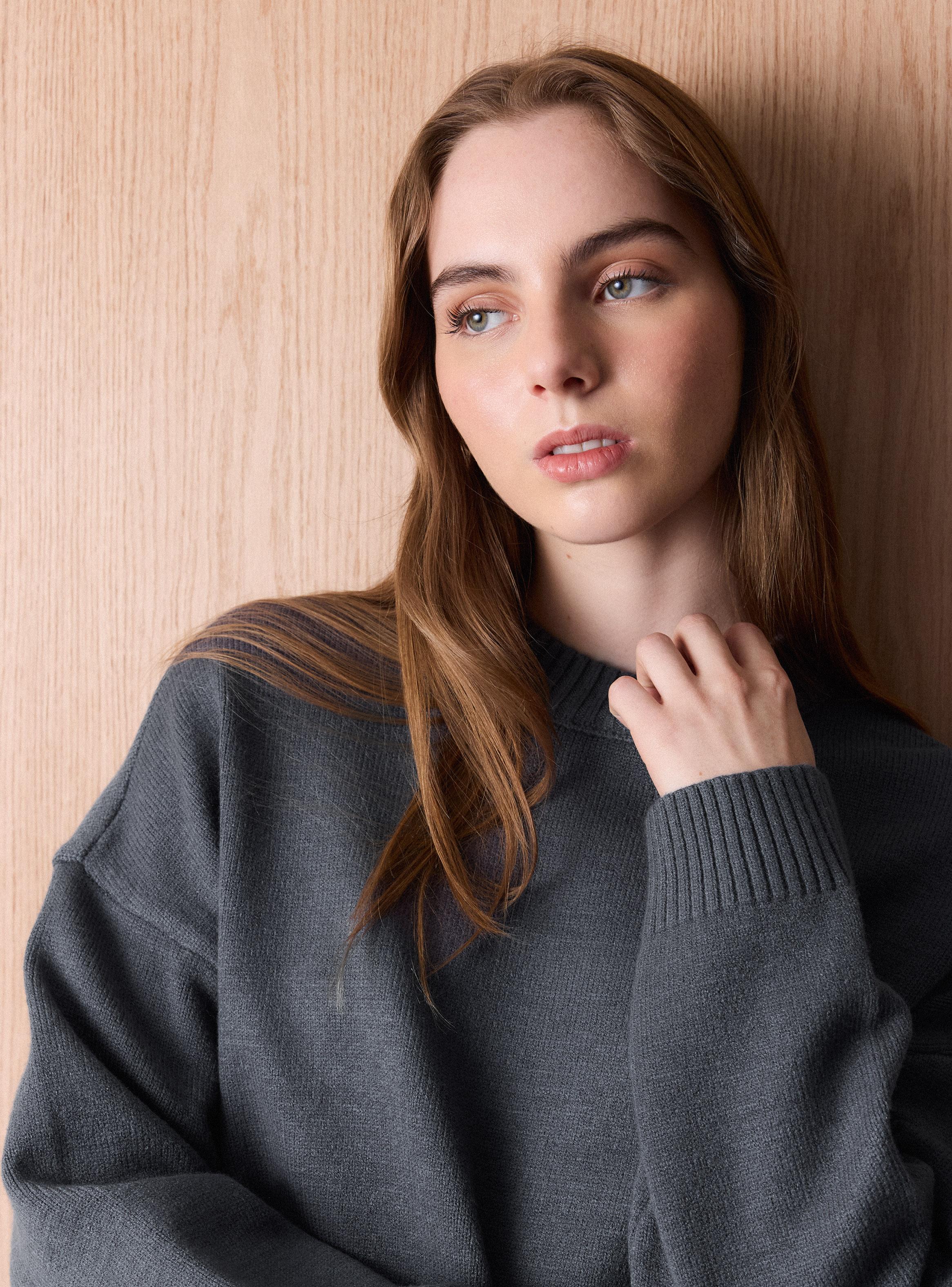 Sweater con Diseño en Espalda y Cuello Redondo-2