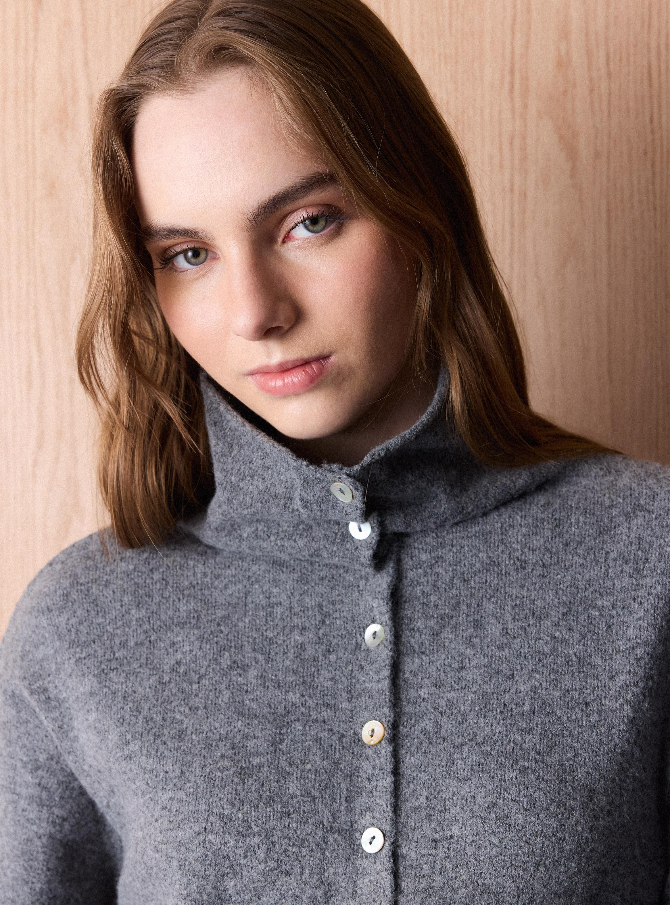 Cárdigan Básico Cuello Alto-3