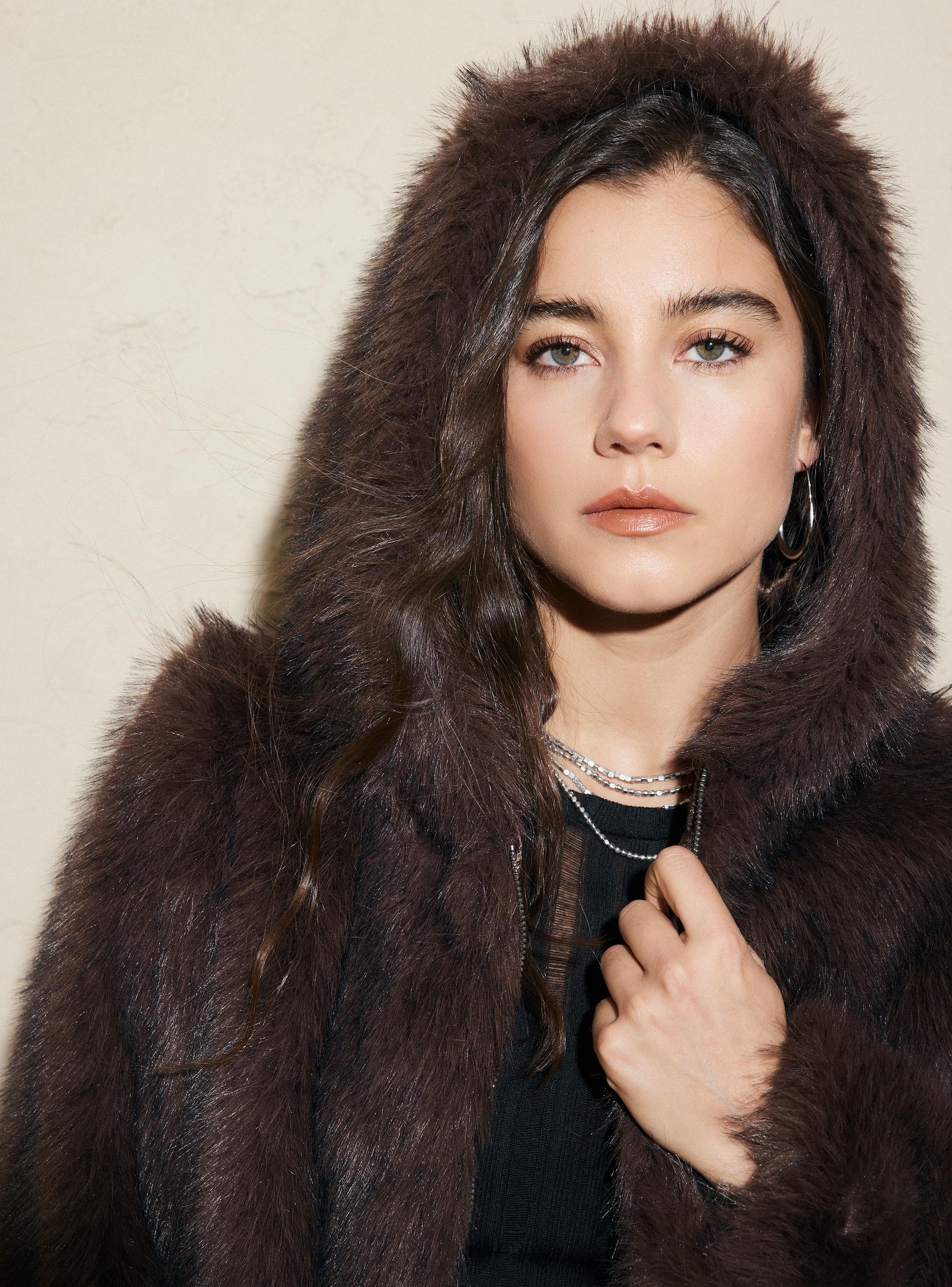 Chaqueta Efecto Piel con Capucha-3