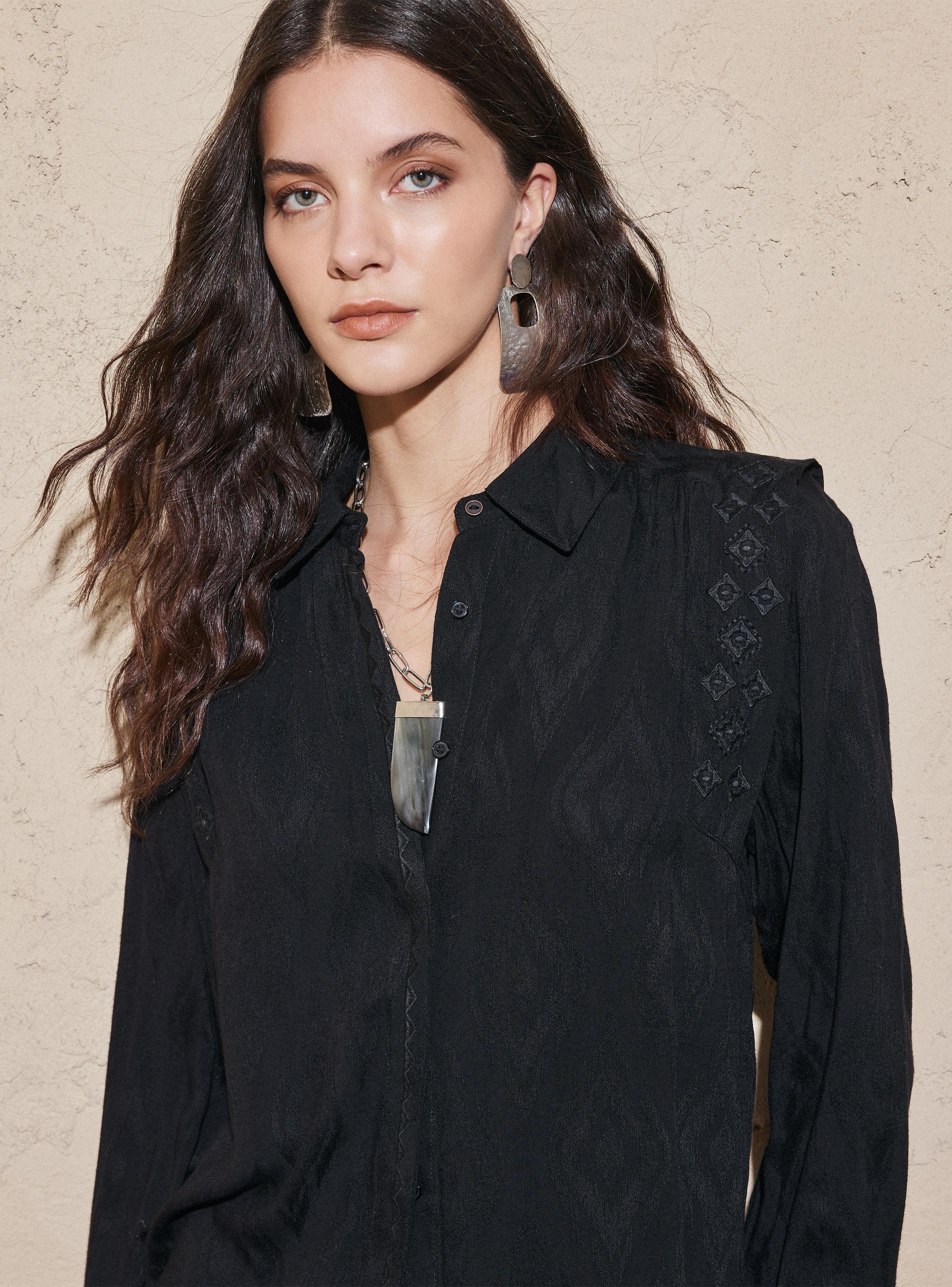 Blusa Bordado y Detalle en Manga-2