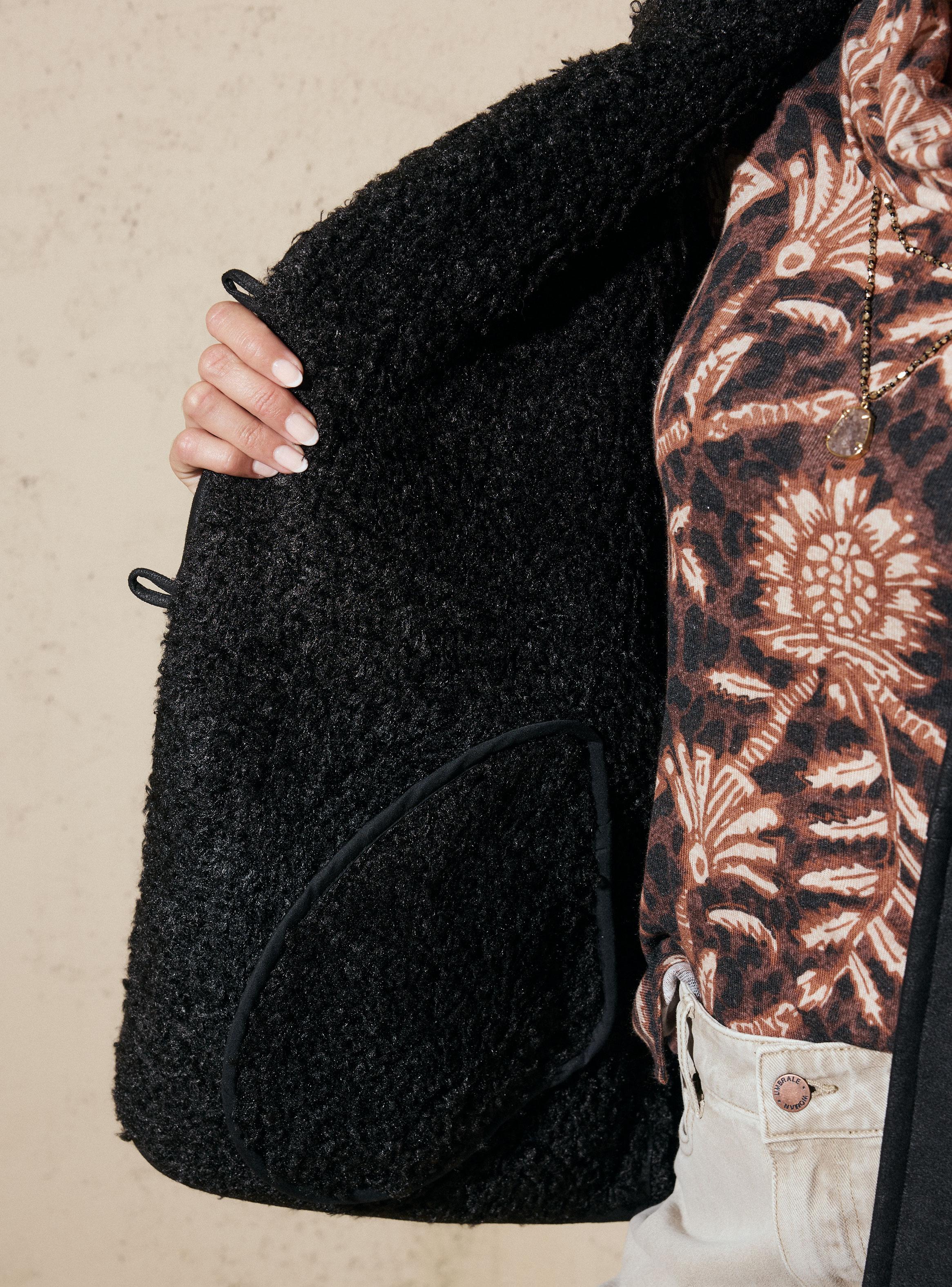 Chaqueta Coated Oversize en Cuero Vegano-3