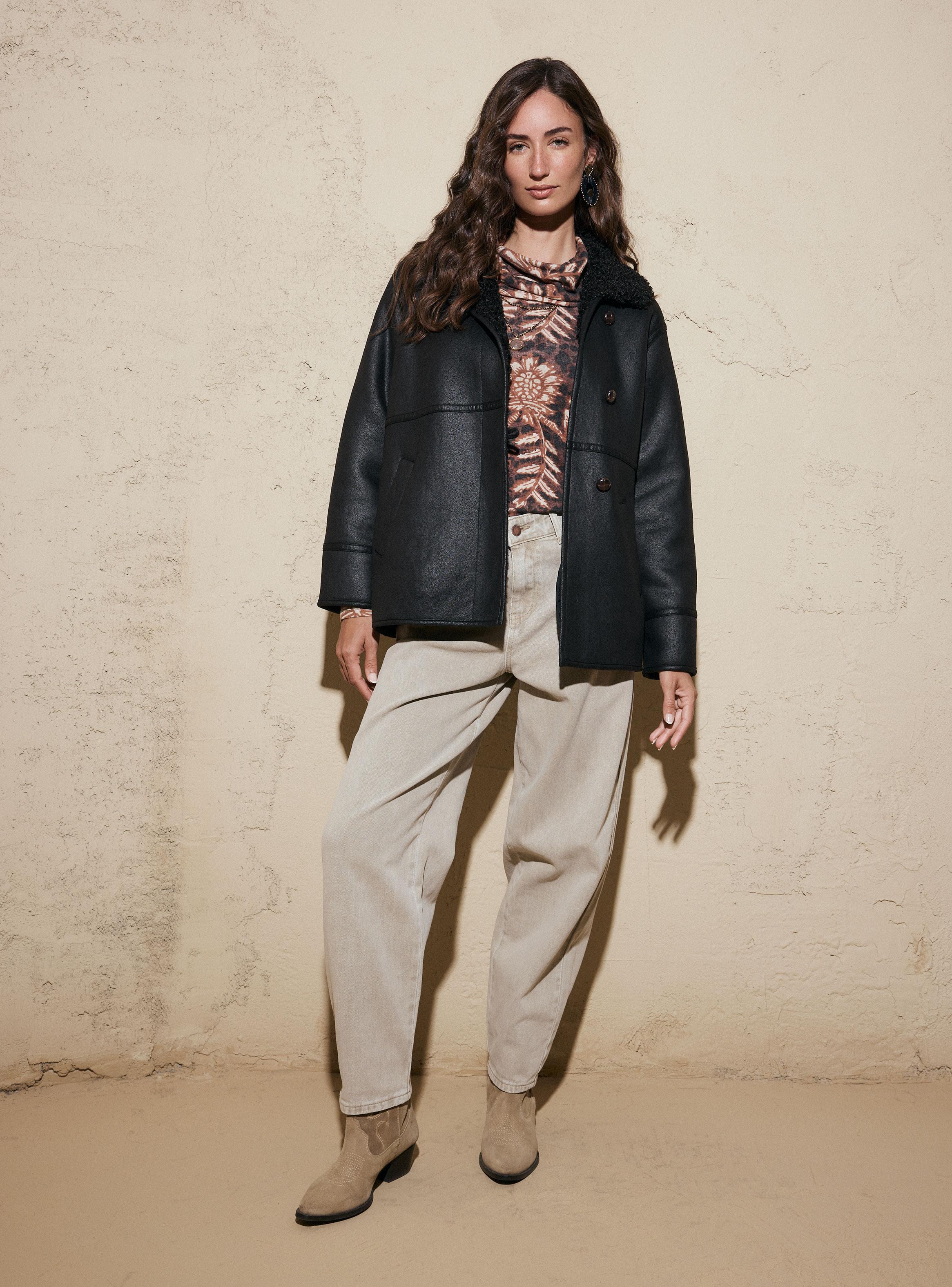 Chaqueta Coated Oversize en Cuero Vegano-4