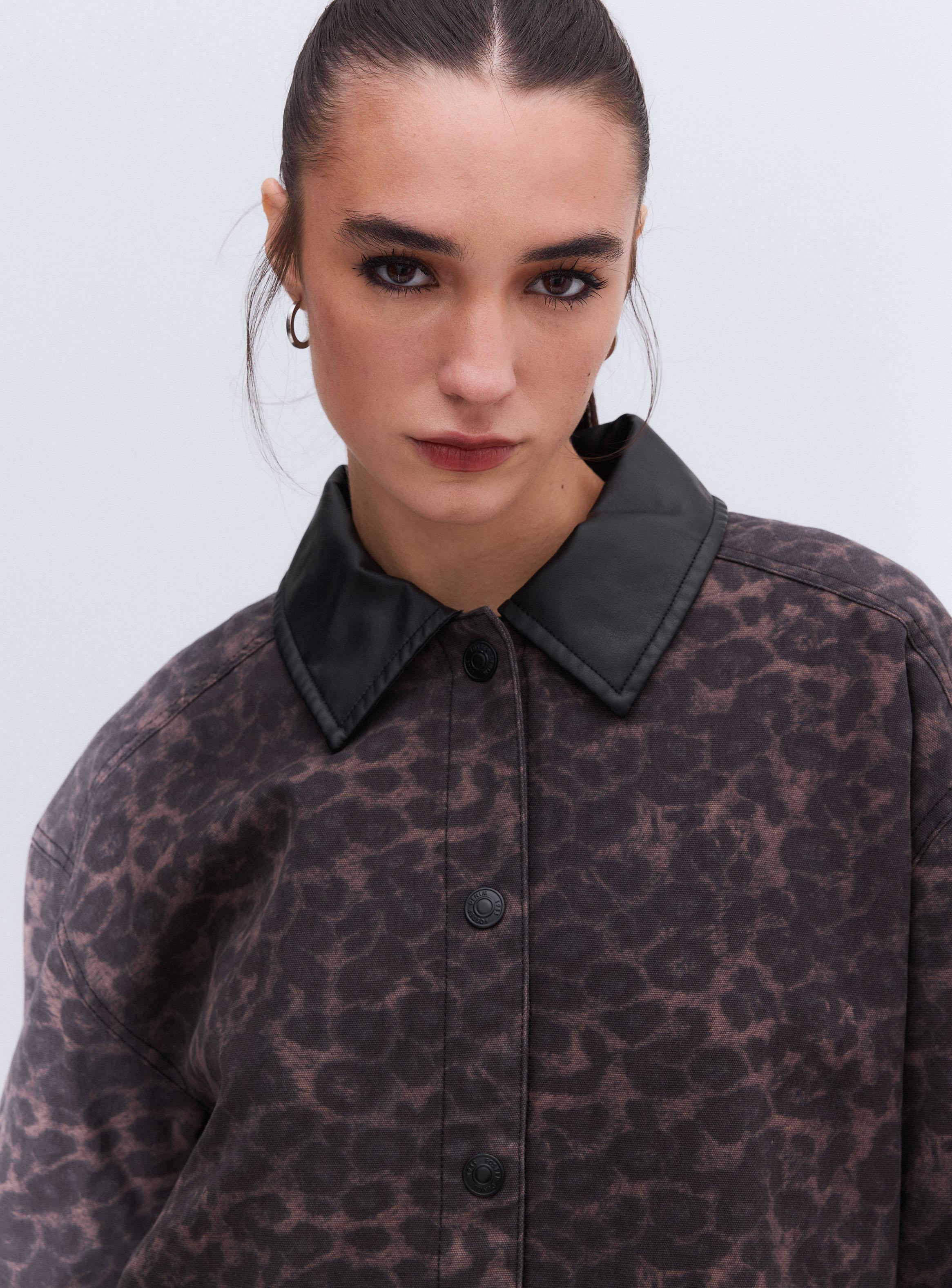 Chaqueta Animal Print Cuello PU-2