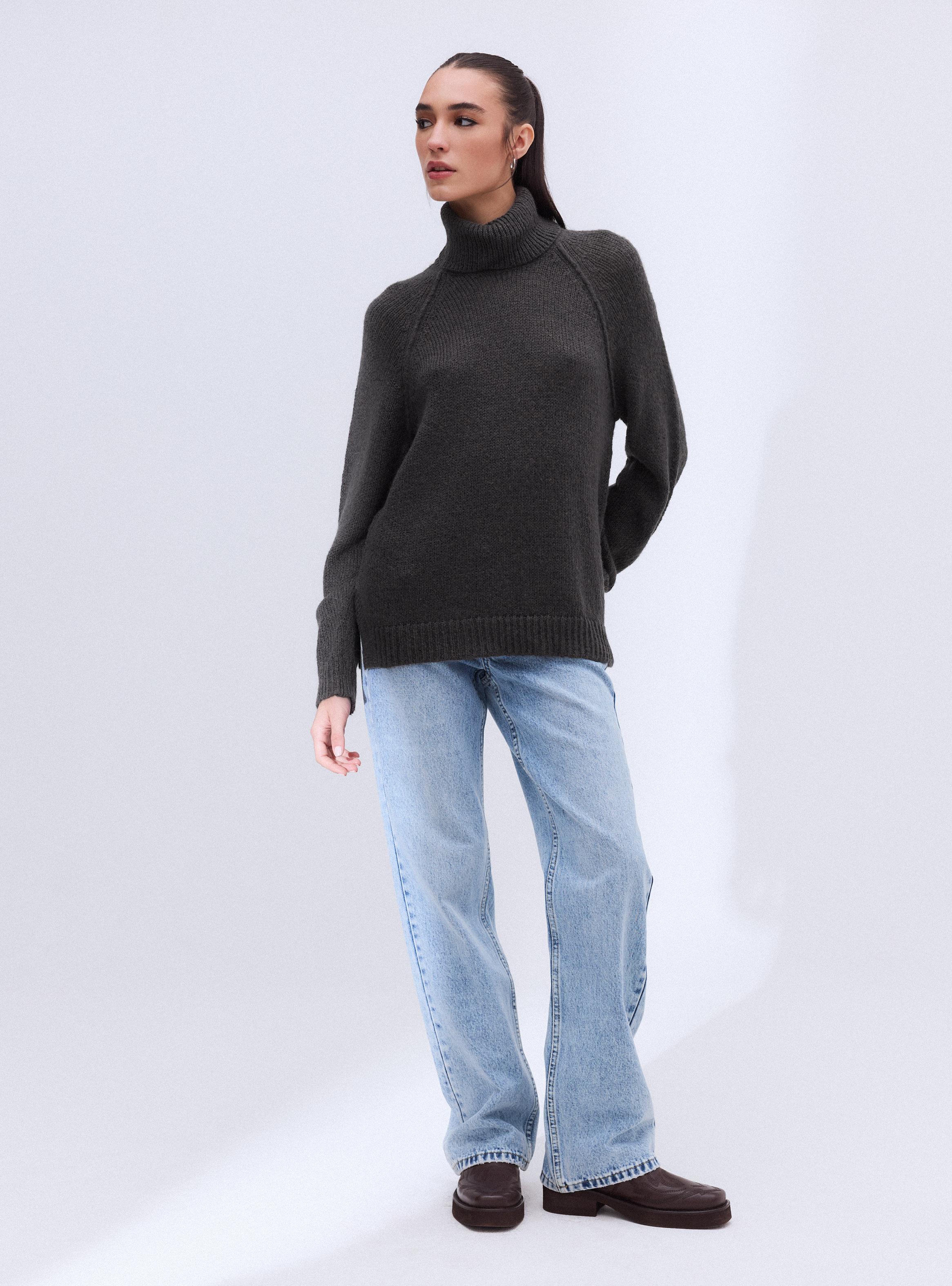 Sweater Raglán Cuello Alto-4