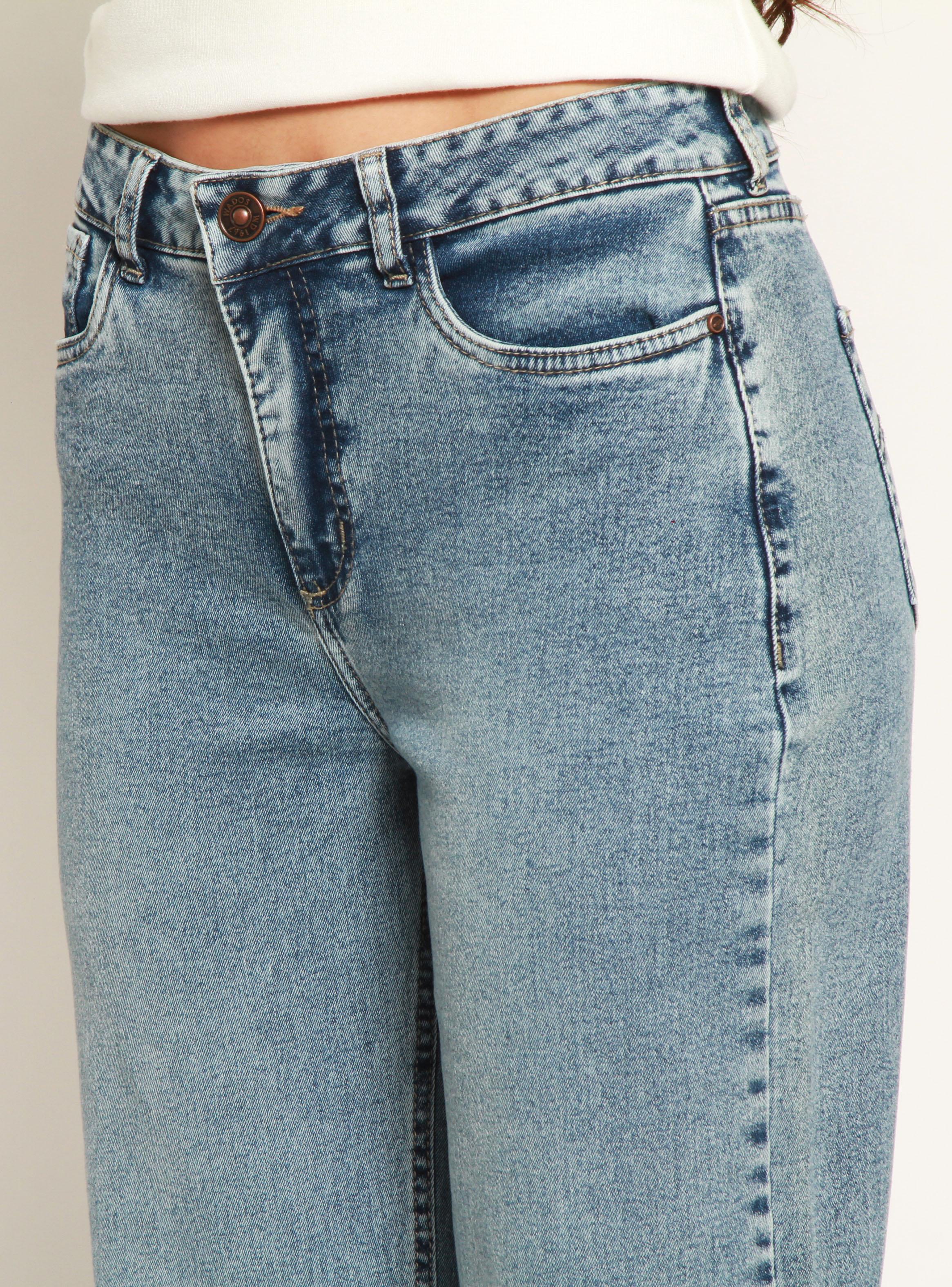 Jeans Wide Tiro Medio Pretina Básica 2 Botones-2