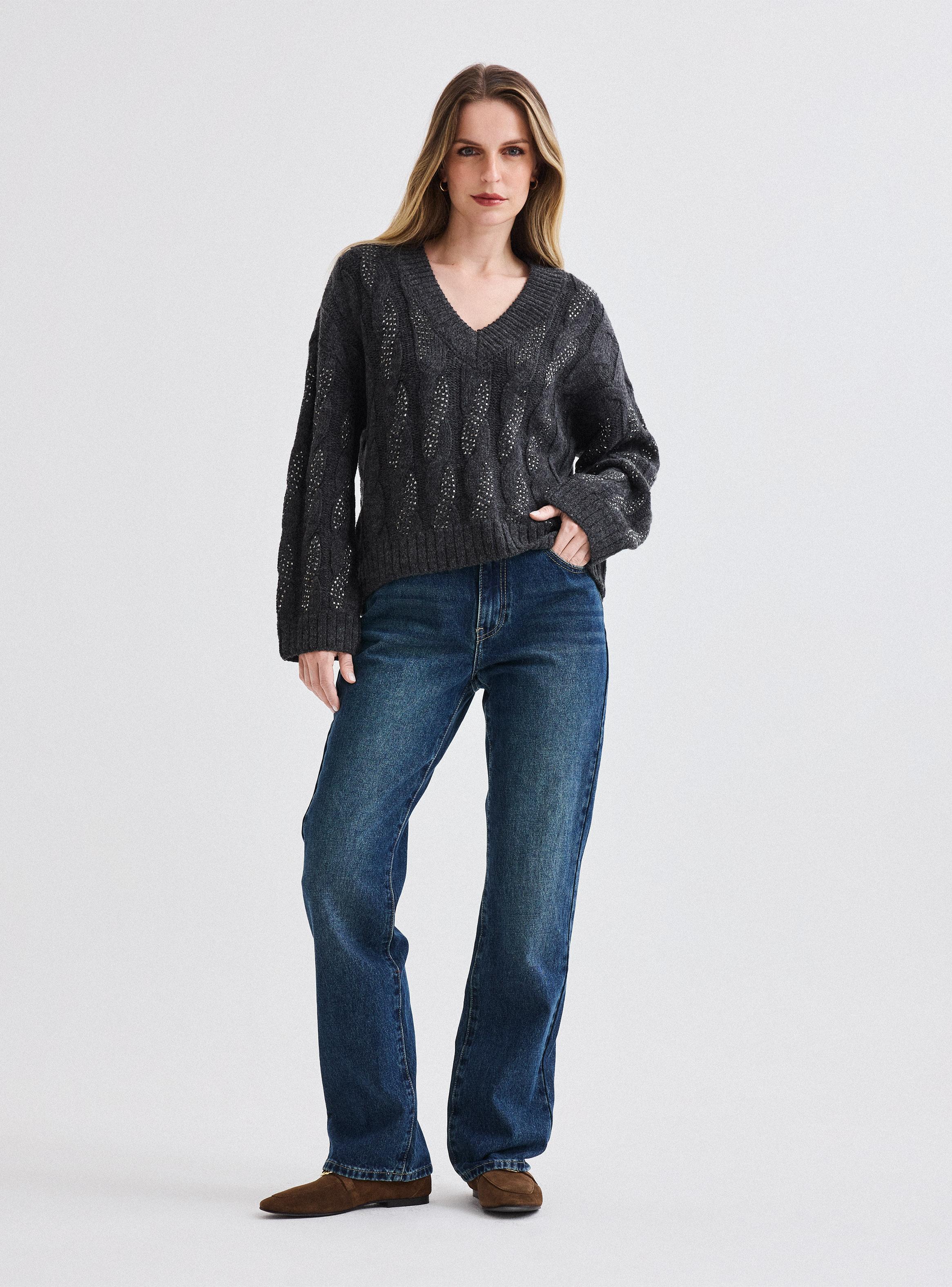 Sweater Cuello V con Trenzas y Aplicación Cristales-4