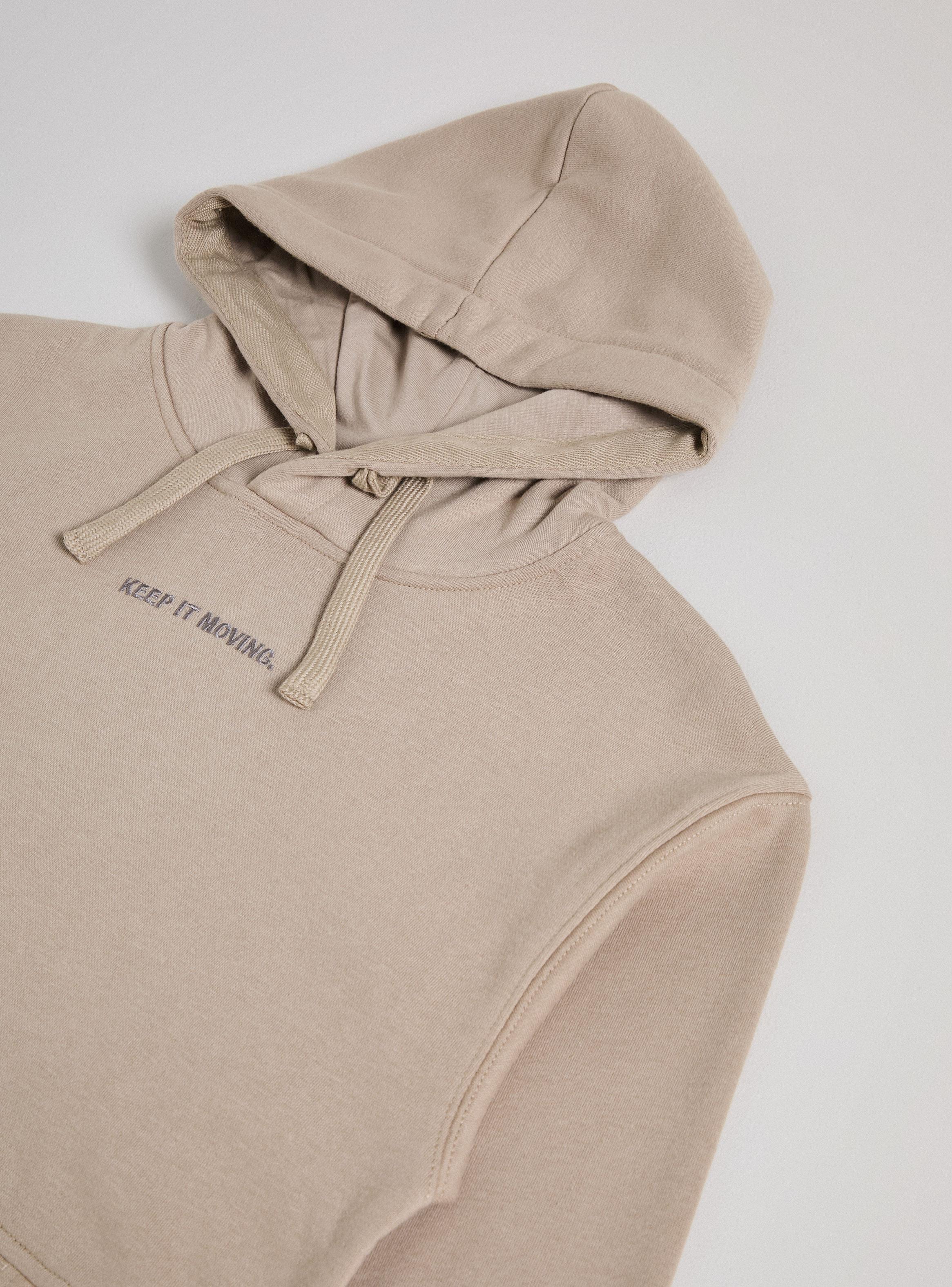 Polerón Capucha Estampado Espalda Frase con Bordado-2