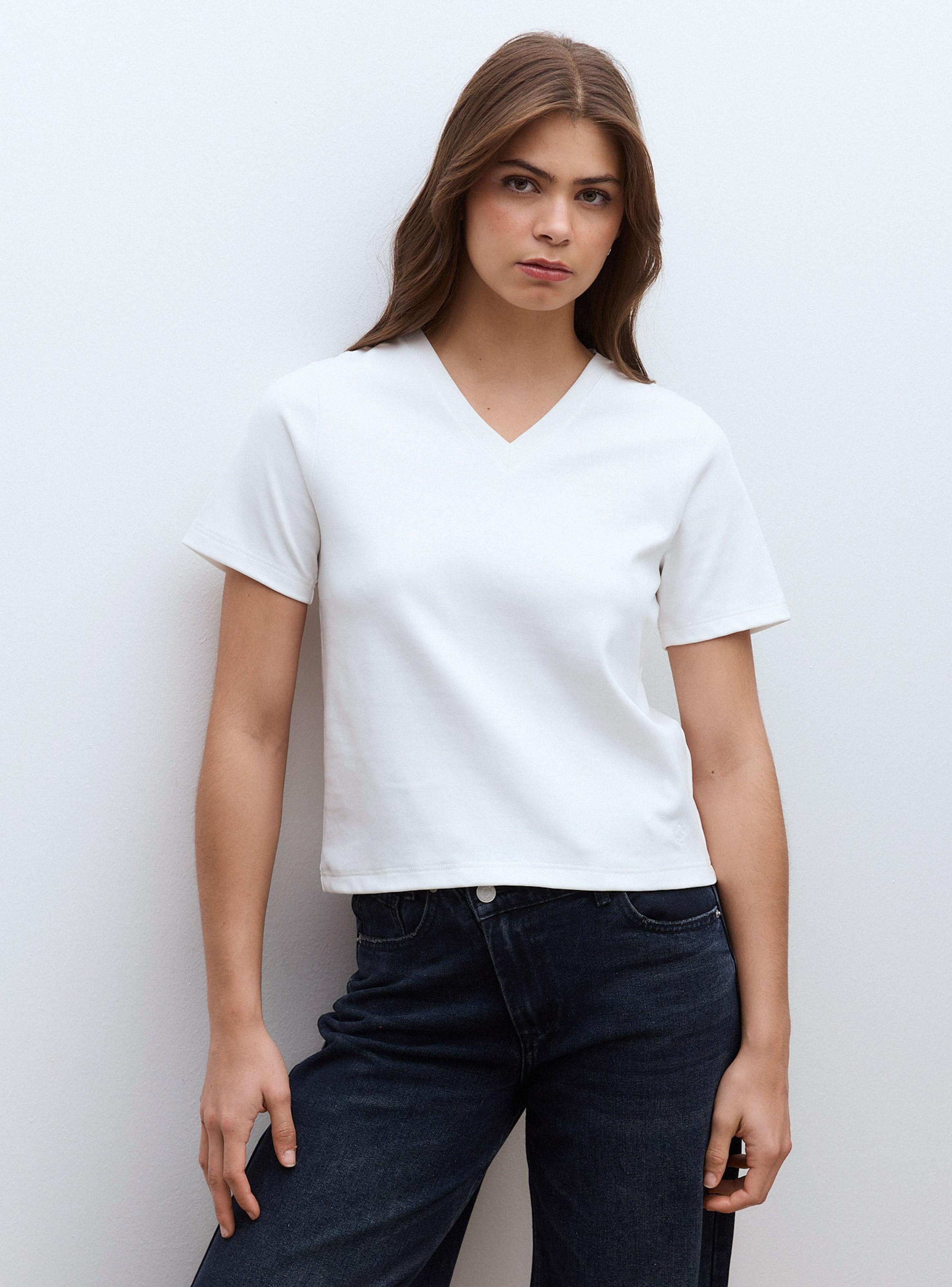 Polera Básicos Locales Algodón Pima Cuello V-2