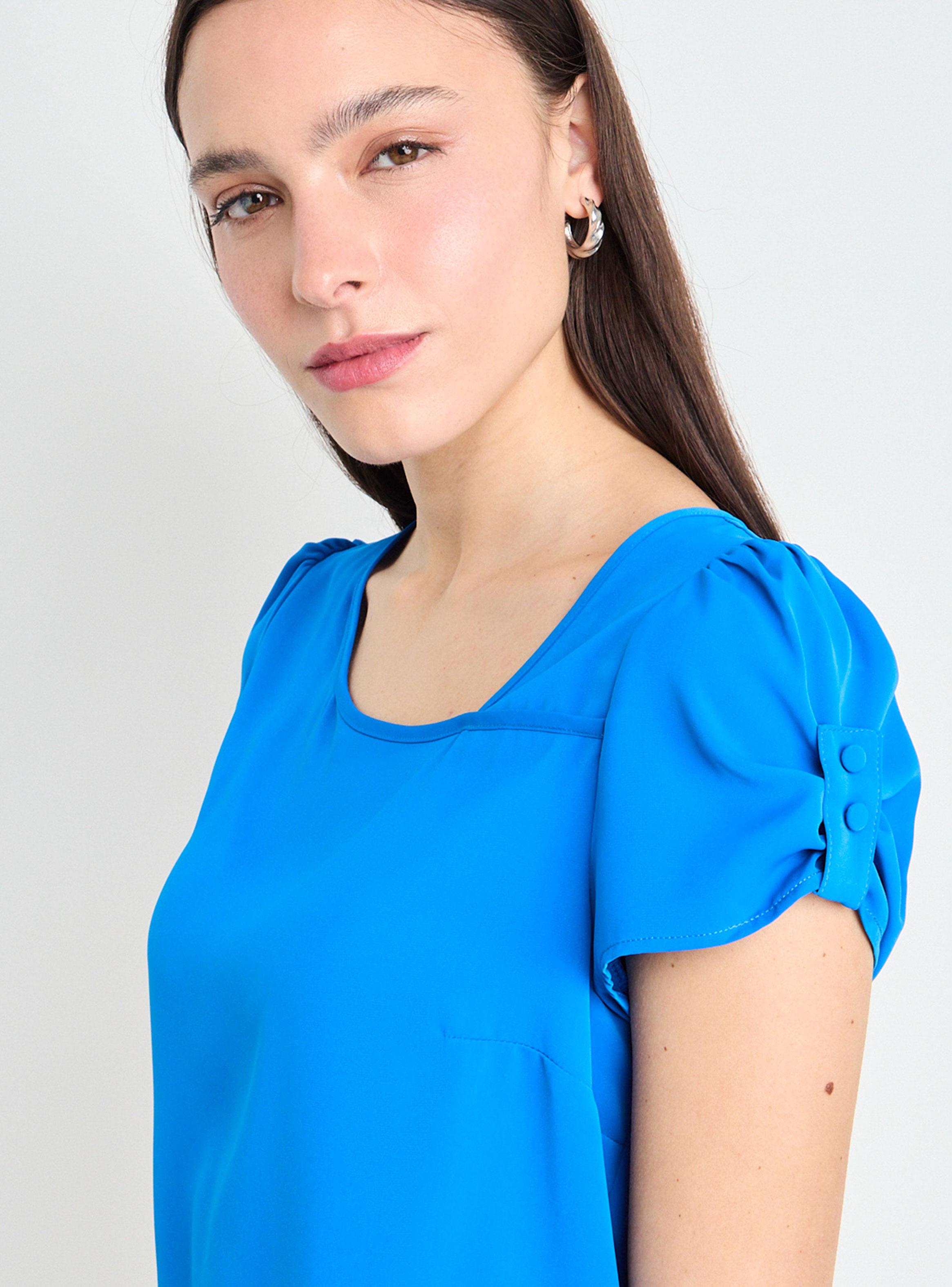 Blusa Lisa con Manga Botón-2