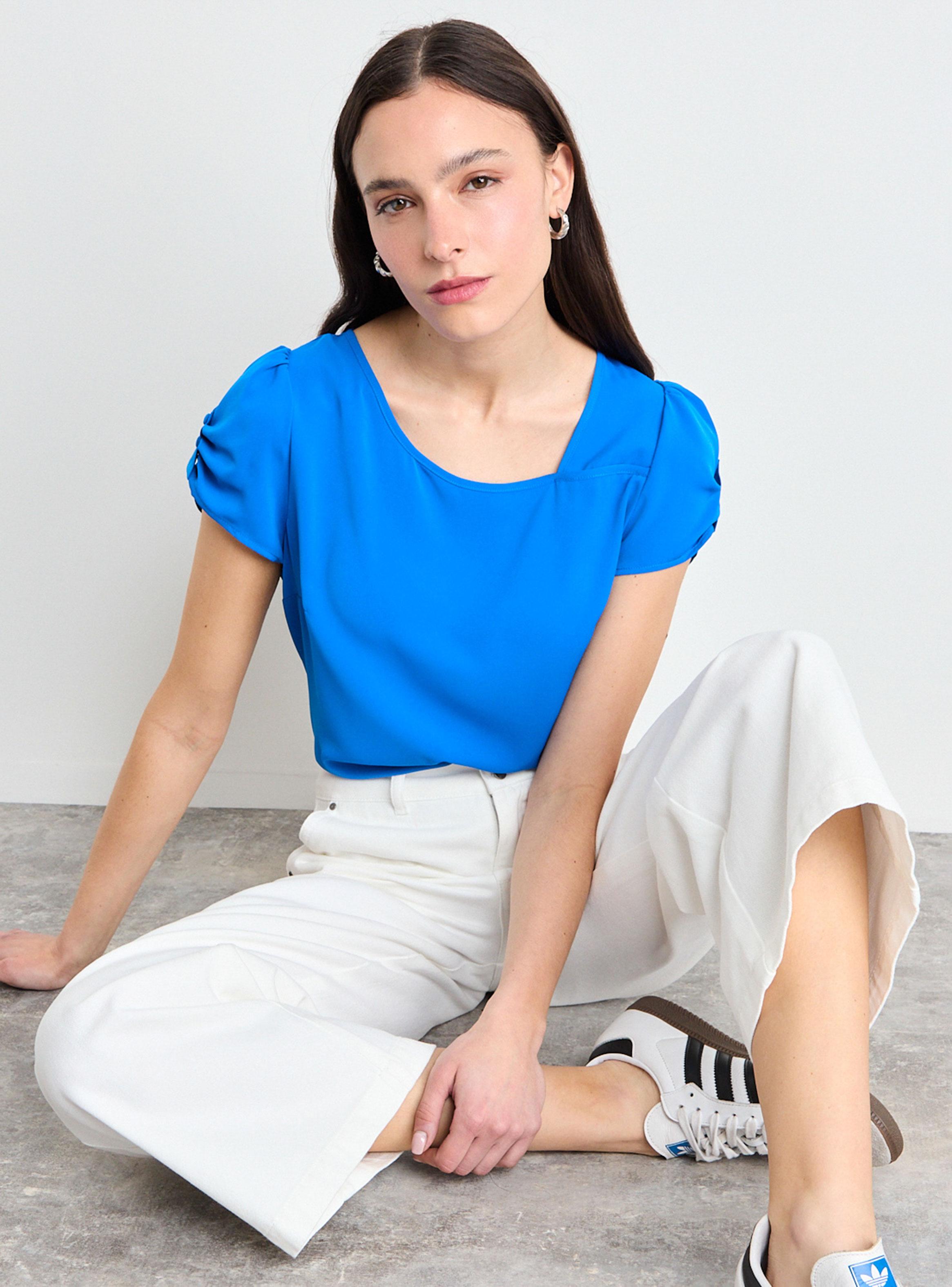 Blusa Lisa con Manga Botón-3