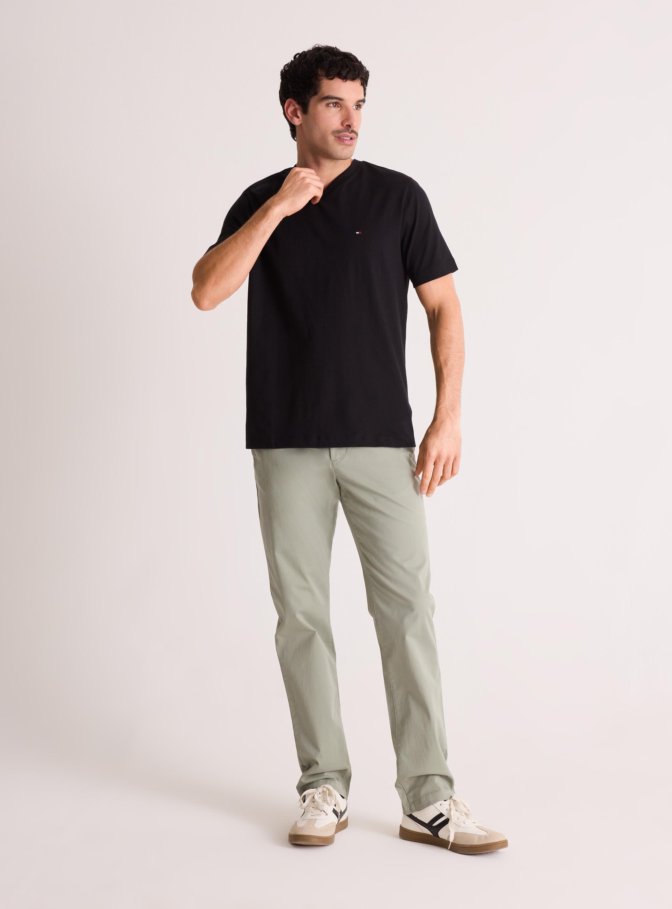 Polera Cuello V Básica Logo Bordado-4