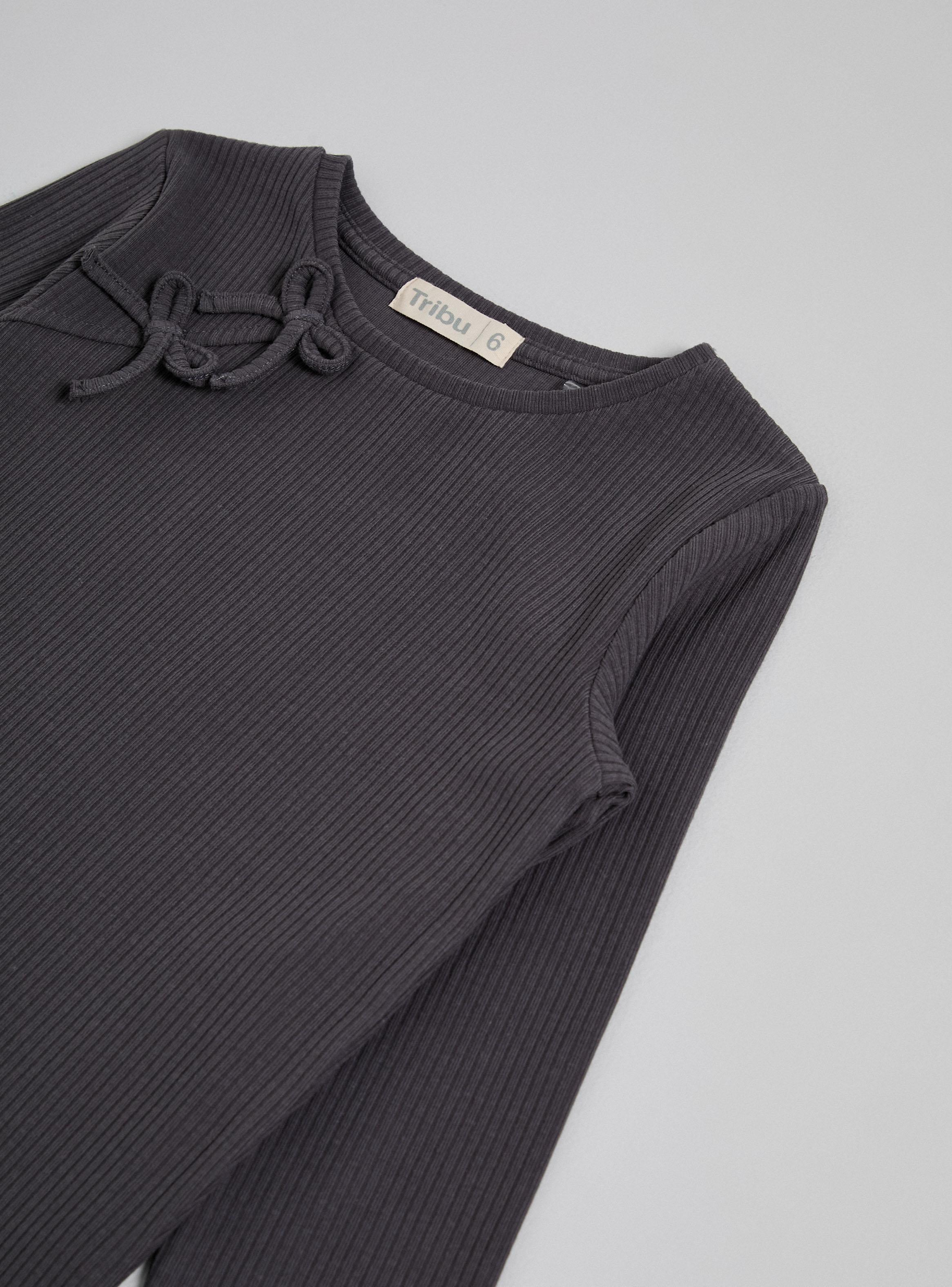 Polera Tela Acanalada con Detalles Aplicación Cintas-3