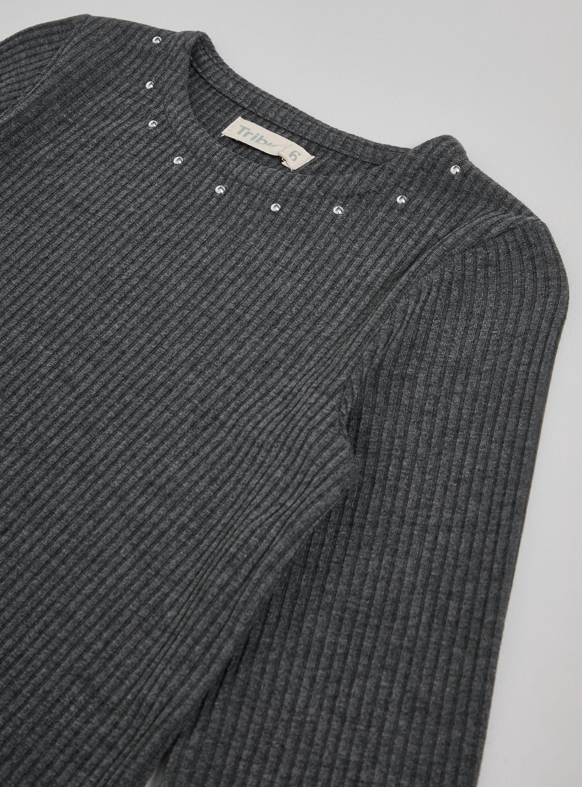 Polera Acanalada con Aplicación Cuello-3