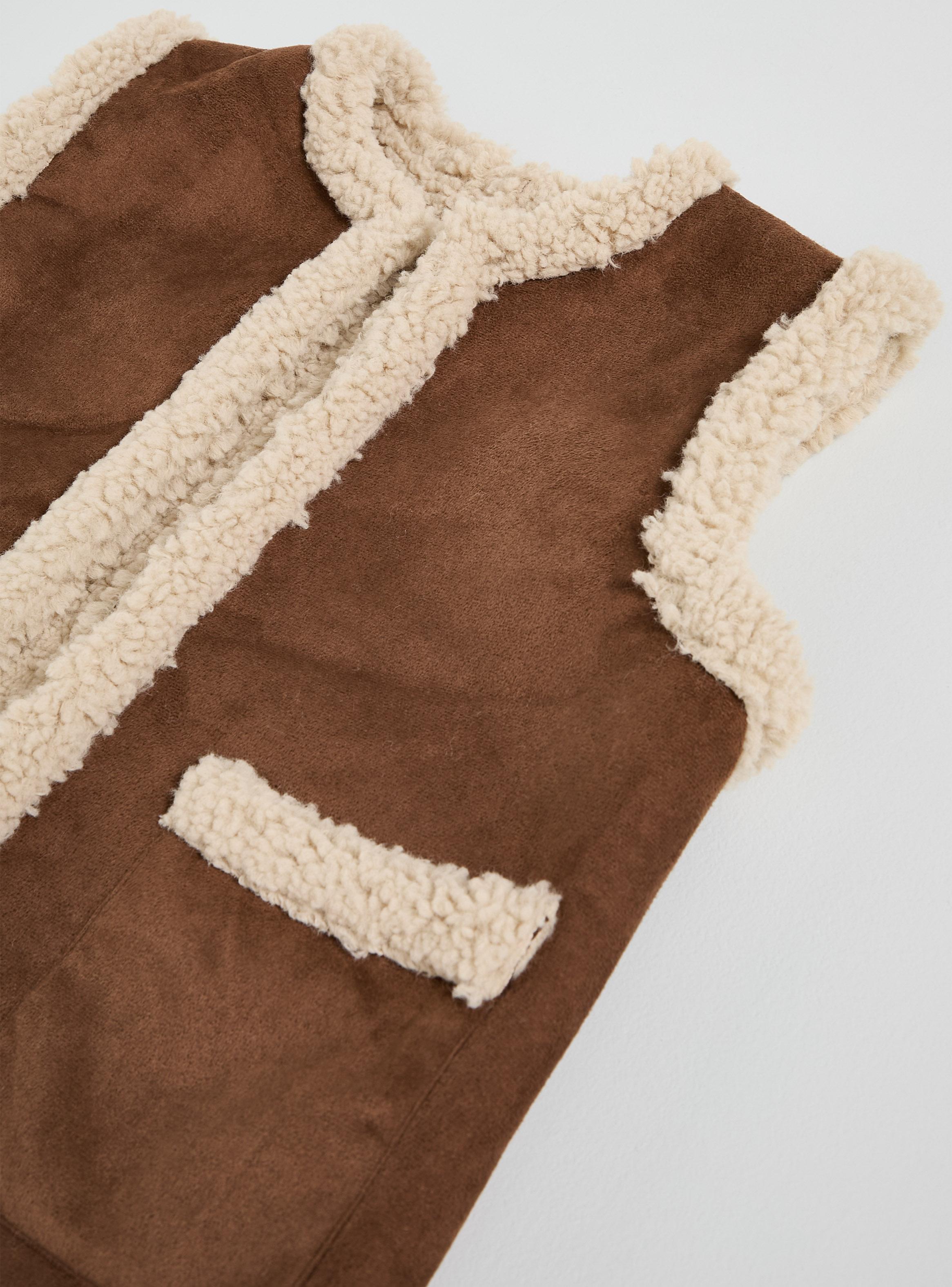 Chaqueta de Gamuza con Bordes Chiporro-3