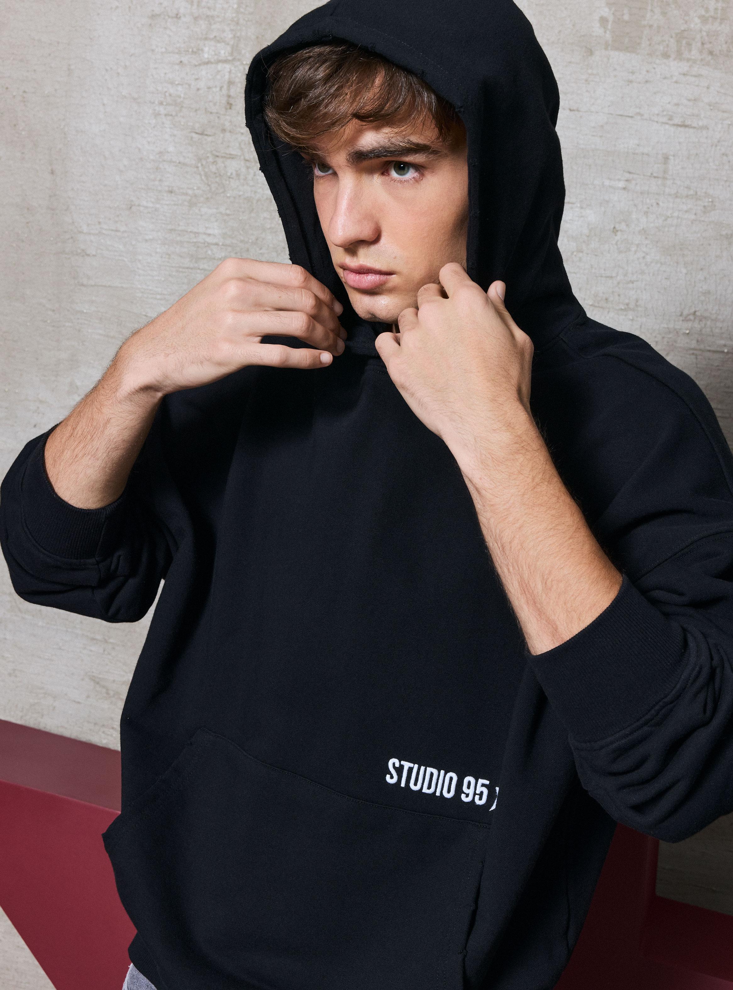 Poleron Con Capucha Colab Studio 95-2