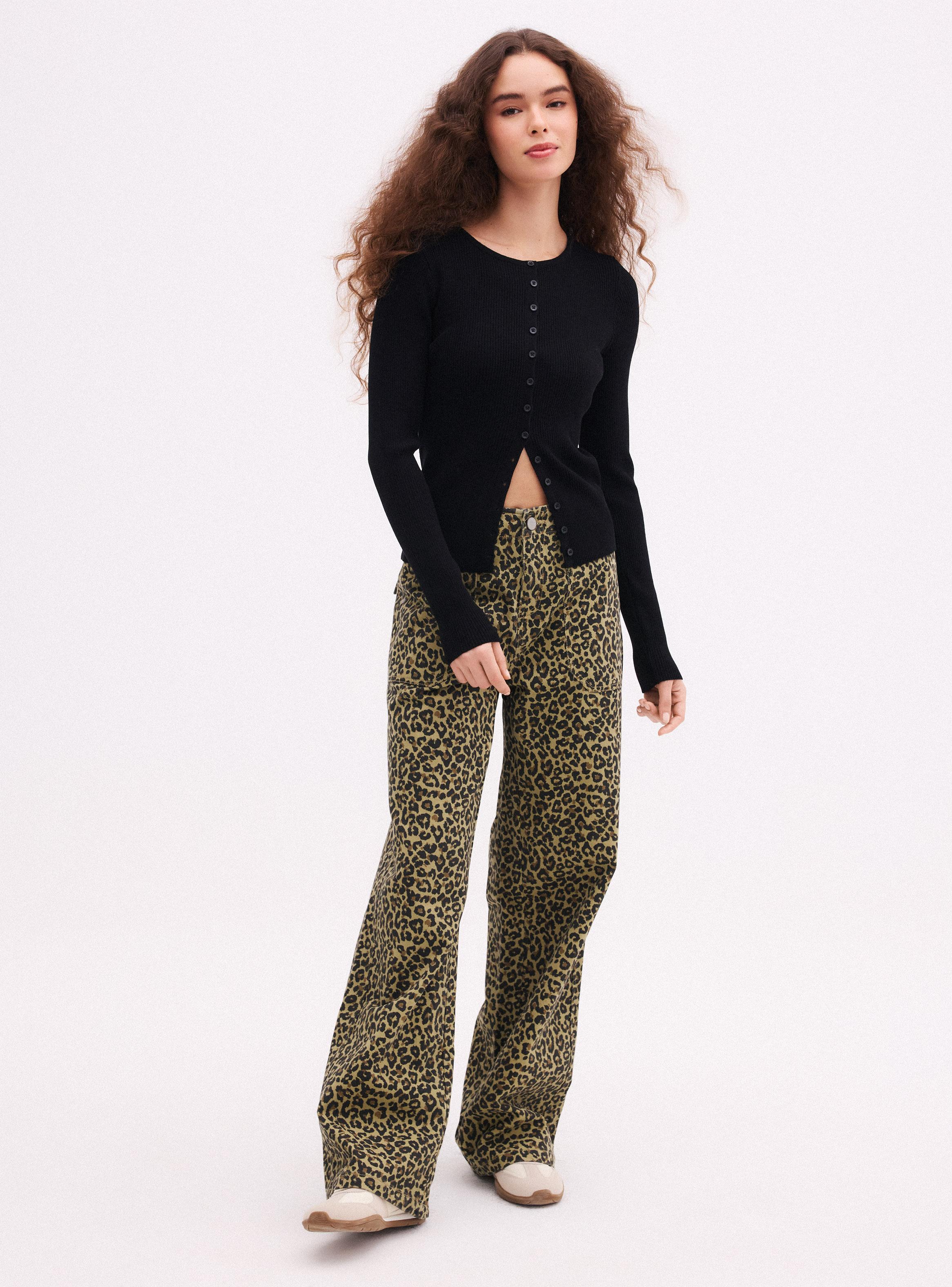 Sweater Tejido Acanalado con Botones Frontales-4