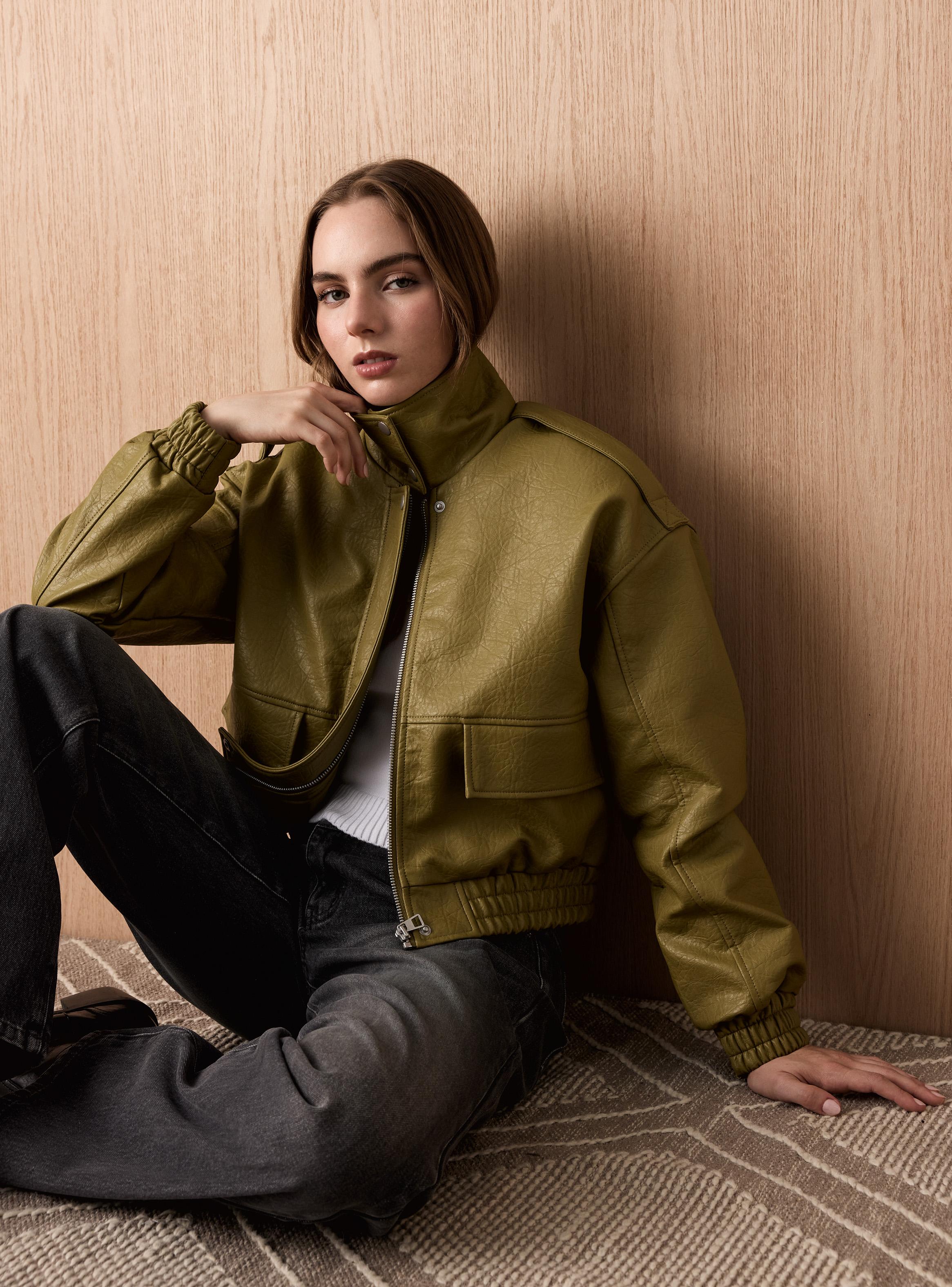 Chaqueta Bomber Bolsillos Frontales y Cuello Alto-2