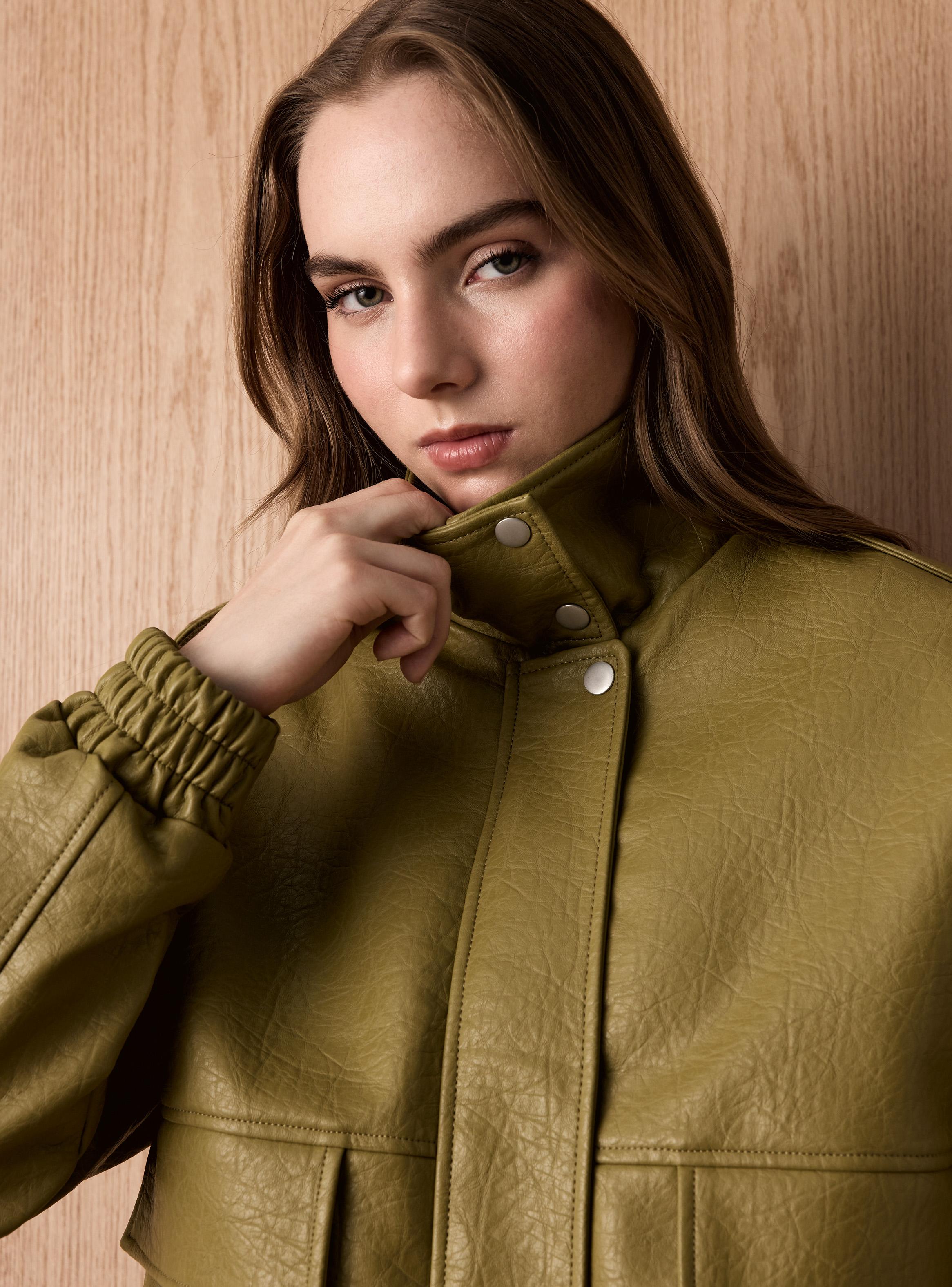 Chaqueta Bomber Bolsillos Frontales y Cuello Alto-3