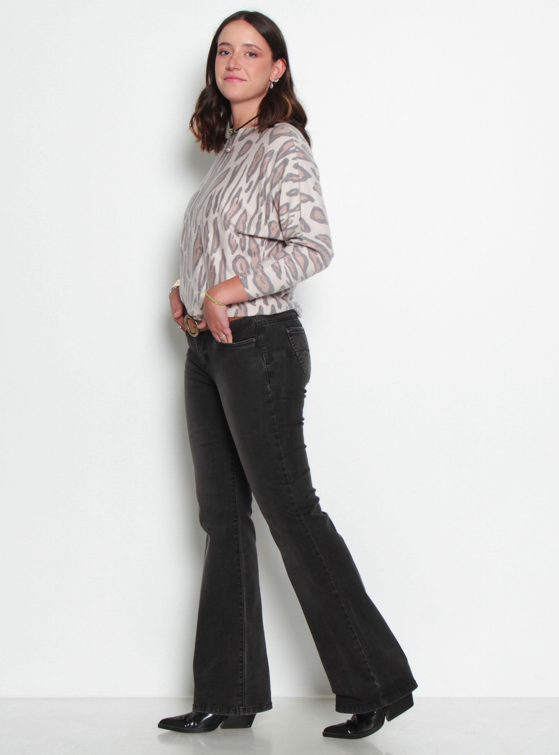 Jeans Tiro Bajo Flare Pretina un Botón Jn-4