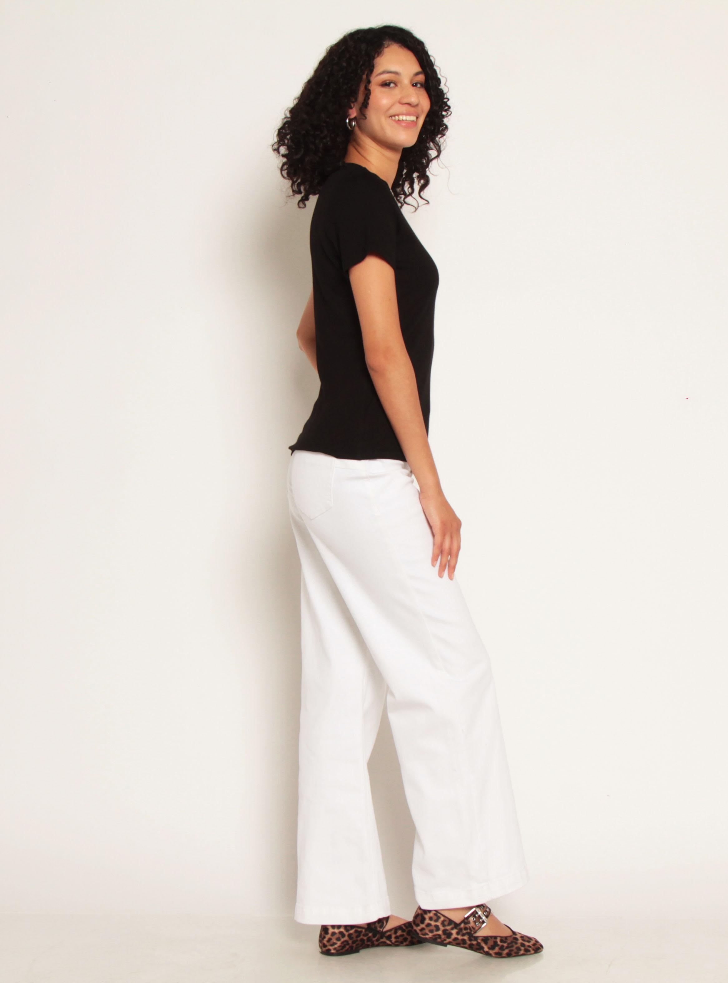 Polera Manga Corta Escote Redondo con Aplicación-4