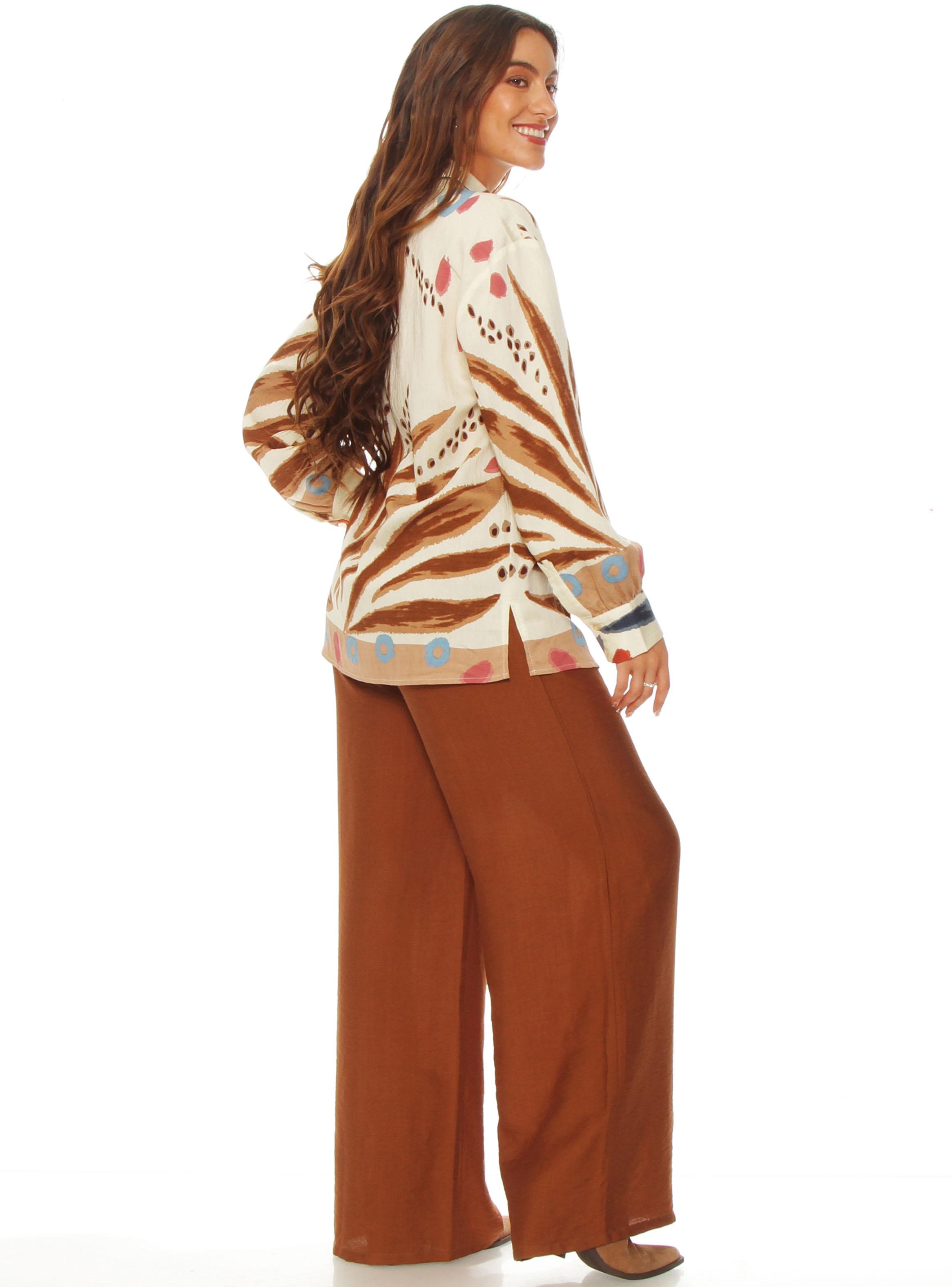 Blusa Manga Larga Estampada Abotonada en Delantero-4