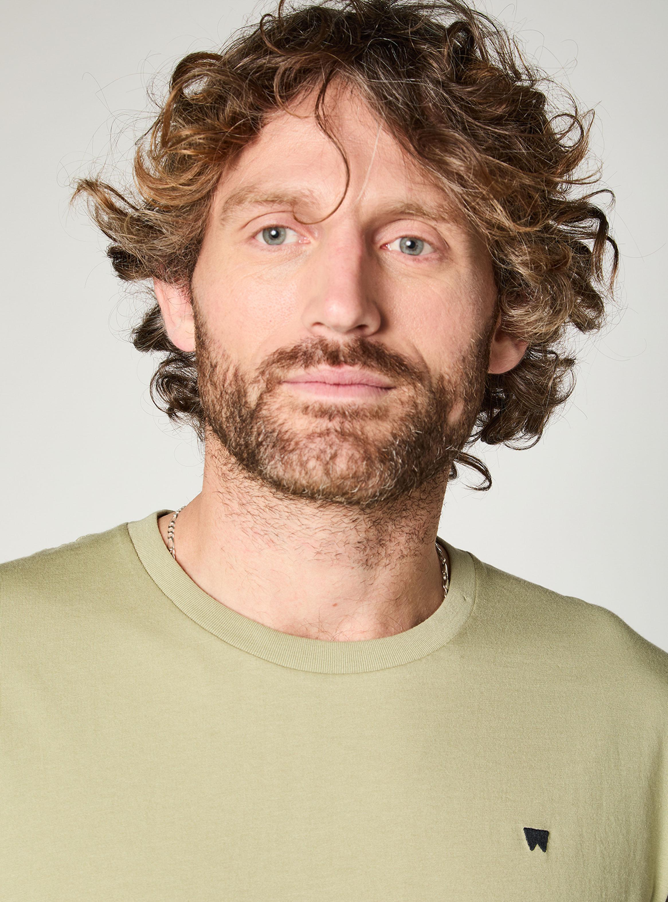 Polera Manga Corta Logo Bordado Frontal-2