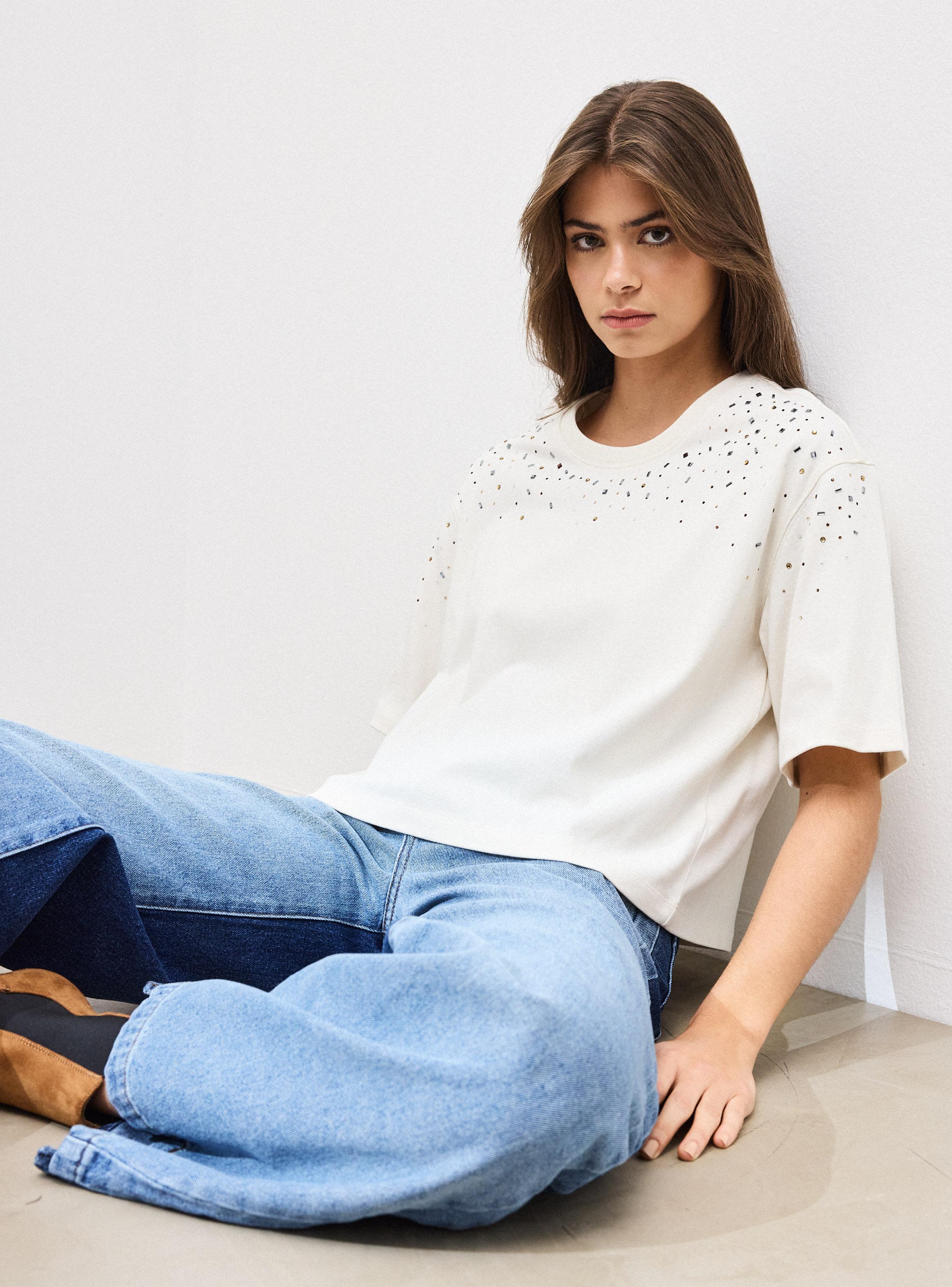 Polera Hombro Caído con Aplicación Joya-2