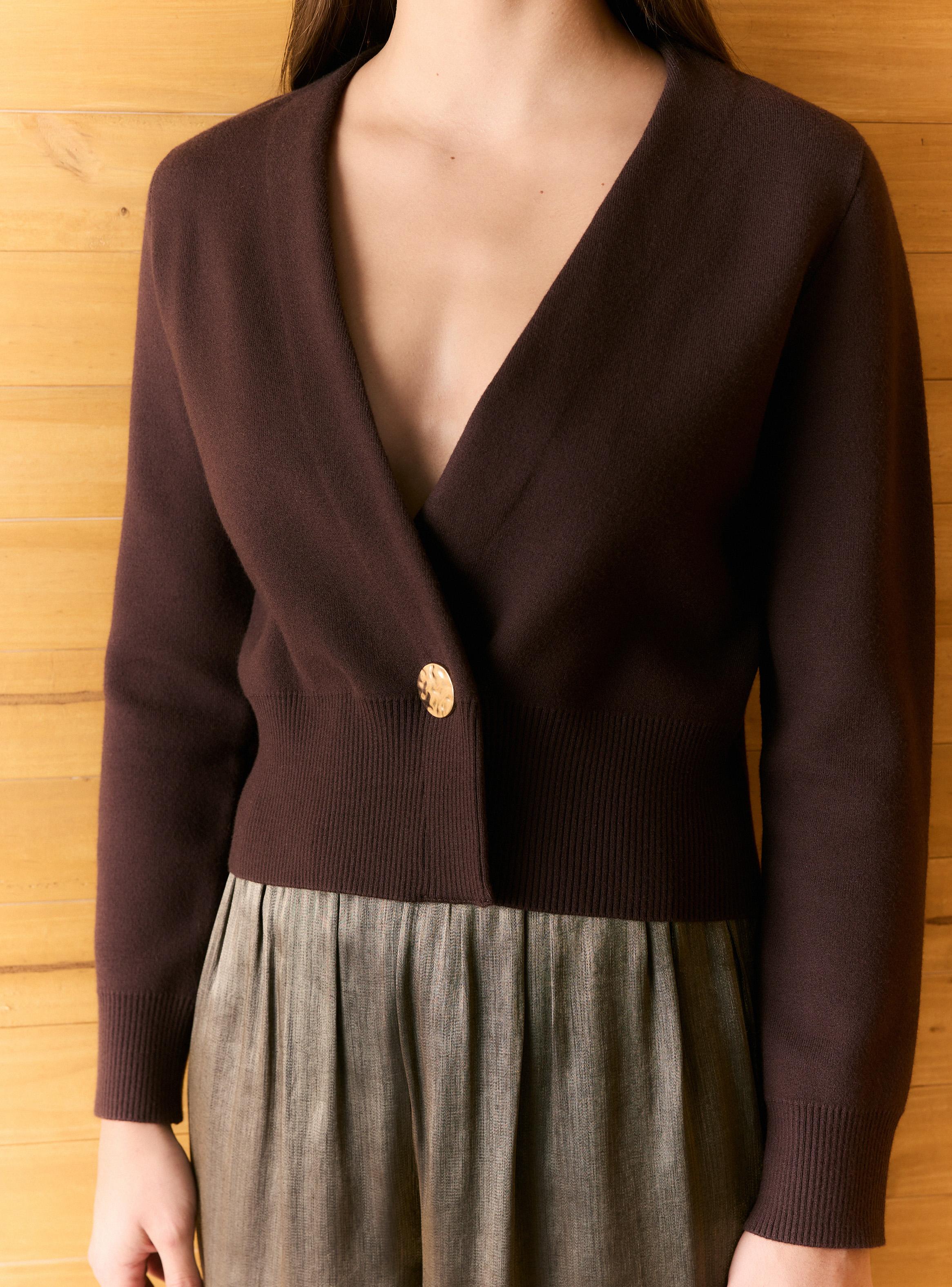 Chaleco Cuello Cruzado Detalle Botón Metálico-3