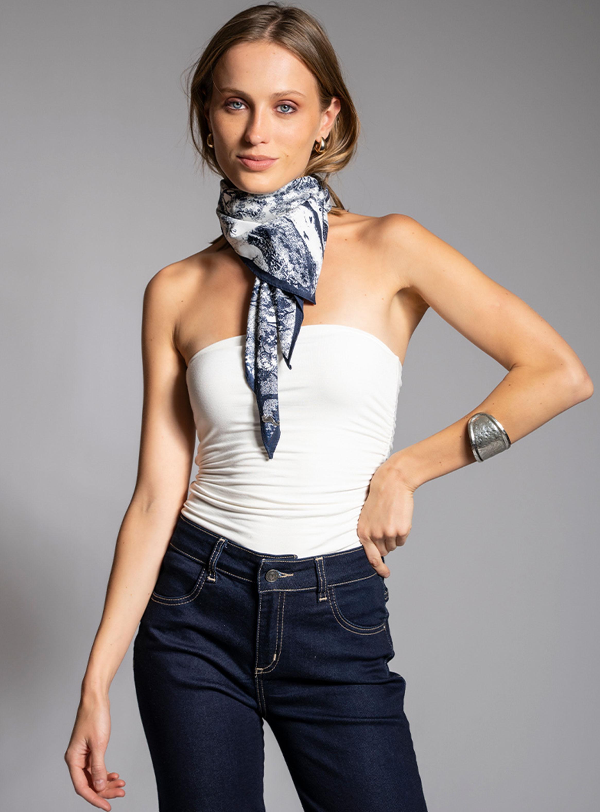 Pañuelo Flores Azul-2