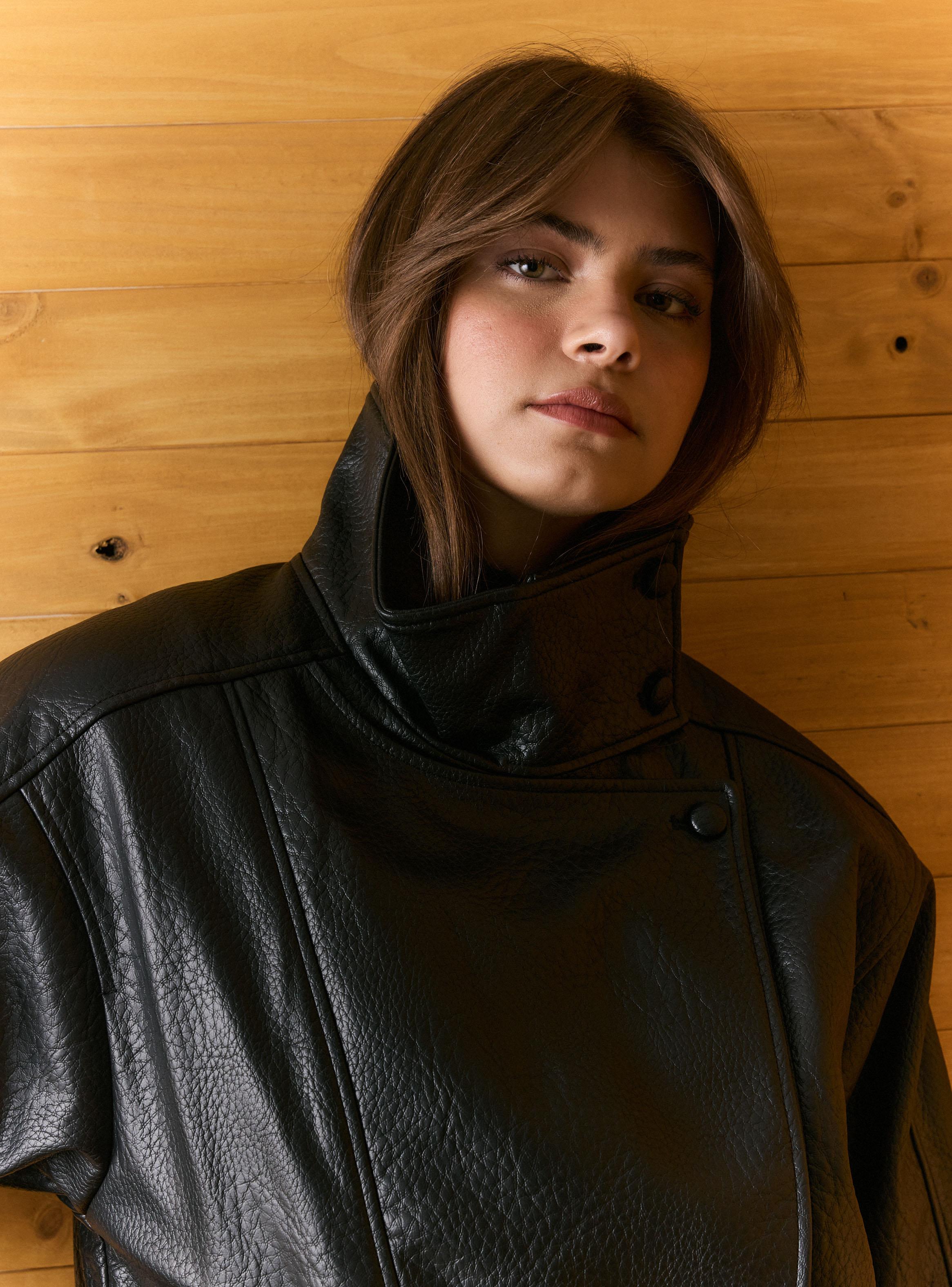 Chaqueta Tipo Bomber Efecto Piel con Cuello Alto Funnel-2