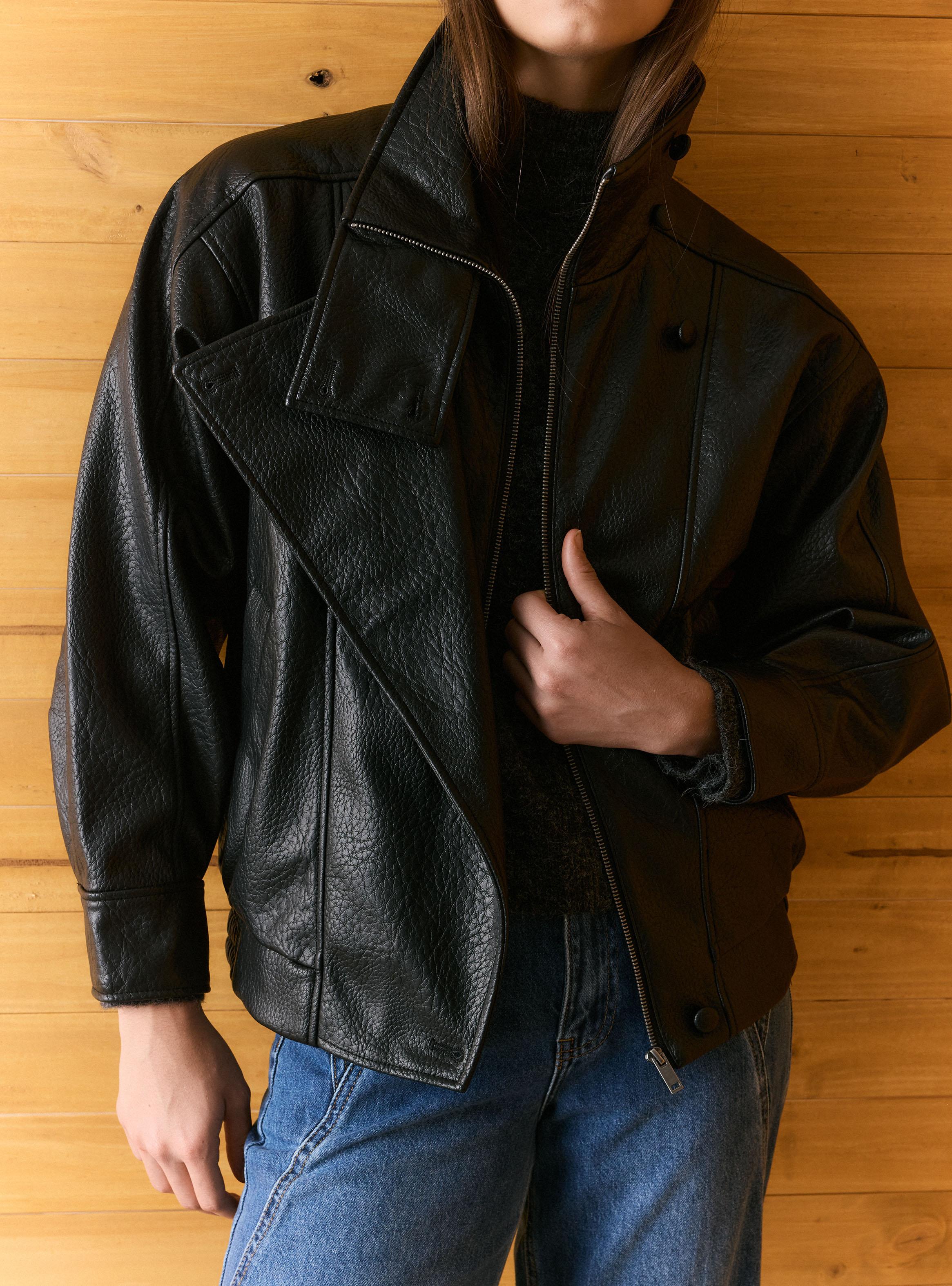 Chaqueta Tipo Bomber Efecto Piel con Cuello Alto Funnel-3