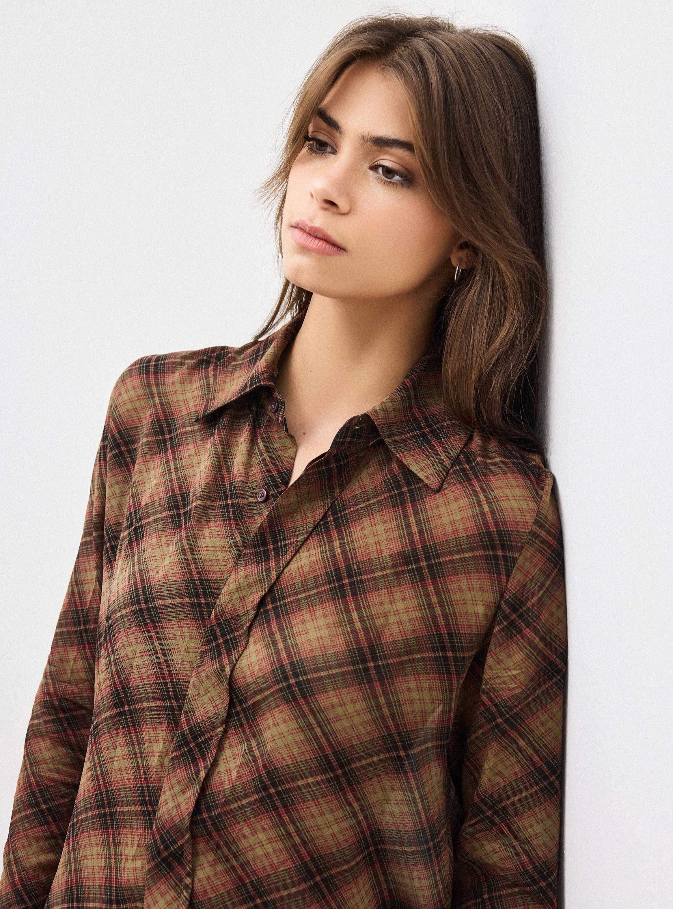 Blusa Camisera con Corbata Diseño Cuadros-3