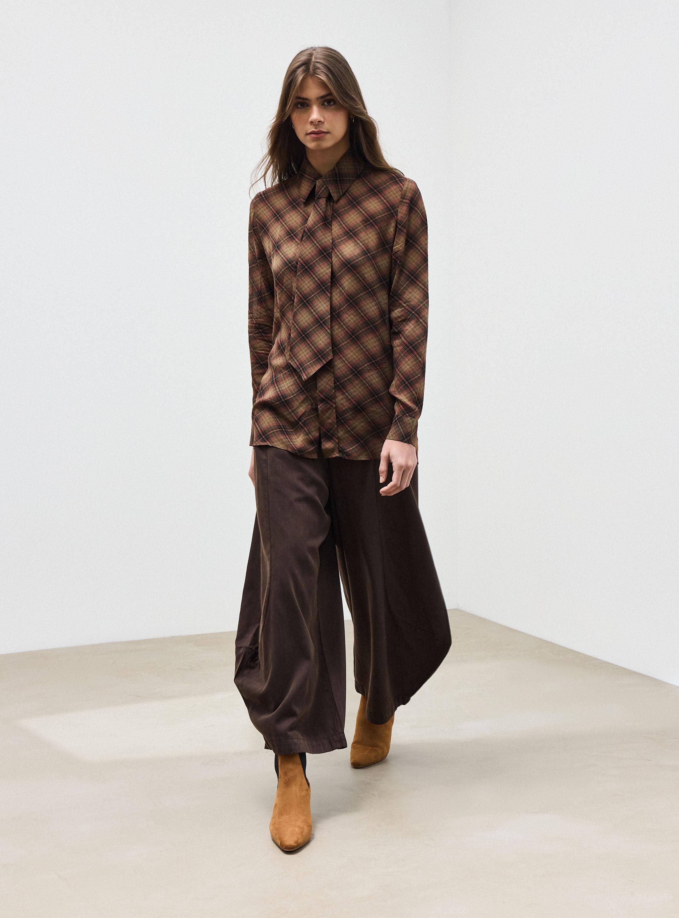 Blusa Camisera con Corbata Diseño Cuadros-4