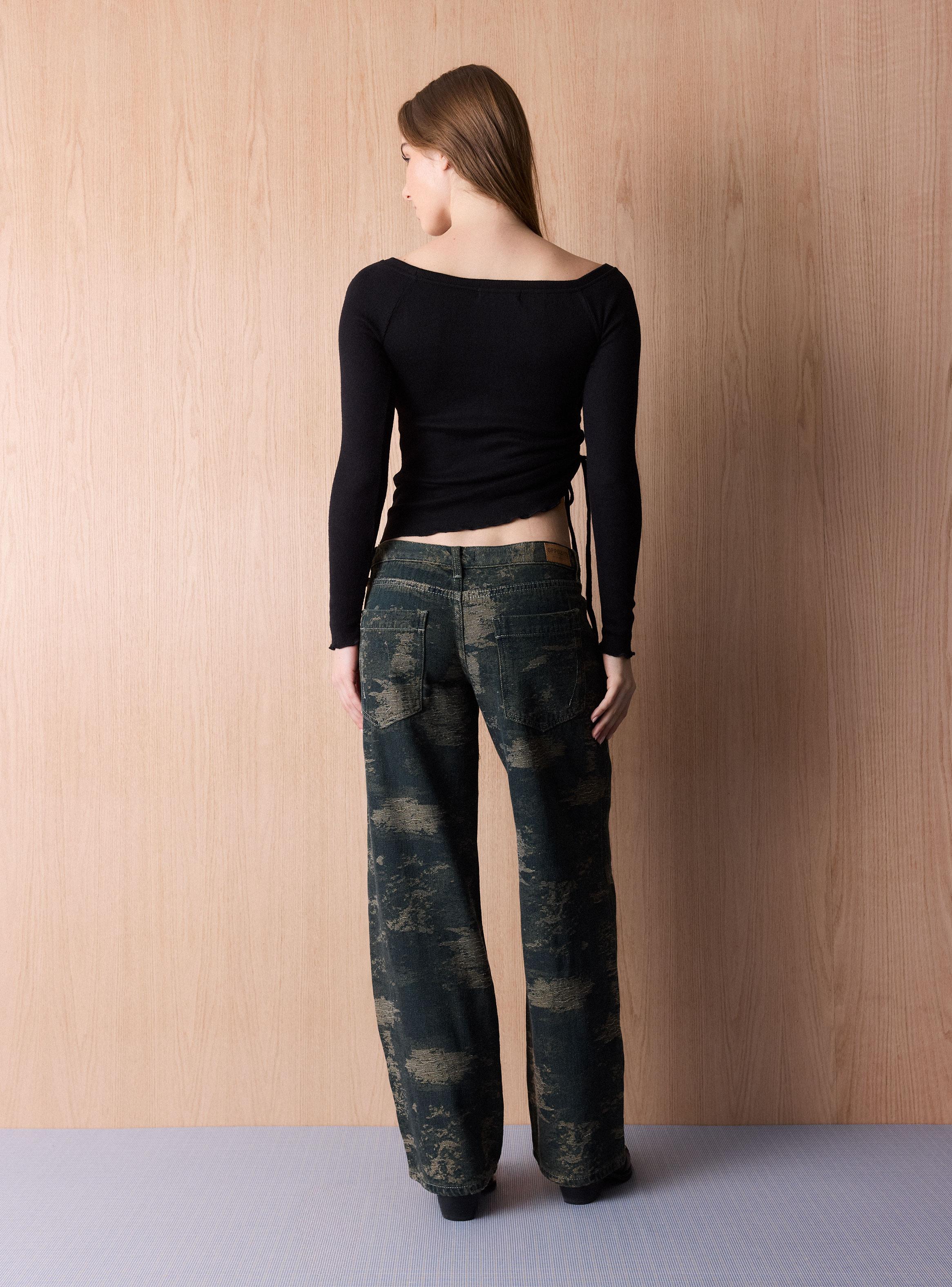 Polera Cuello Bote y Ajustes en Costados-5