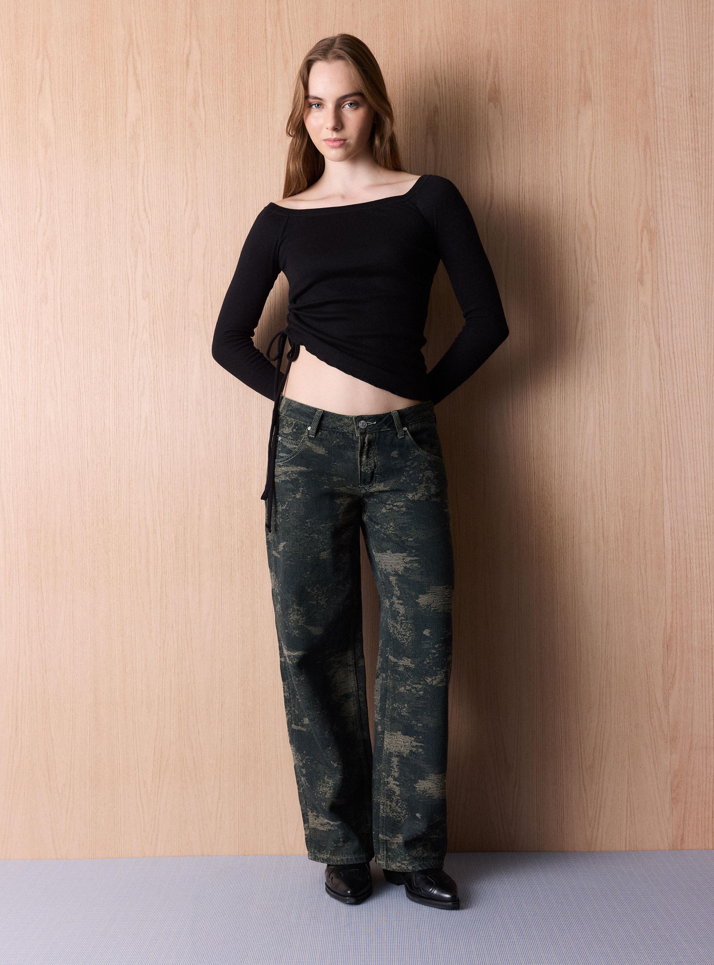 Polera Cuello Bote y Ajustes en Costados-4