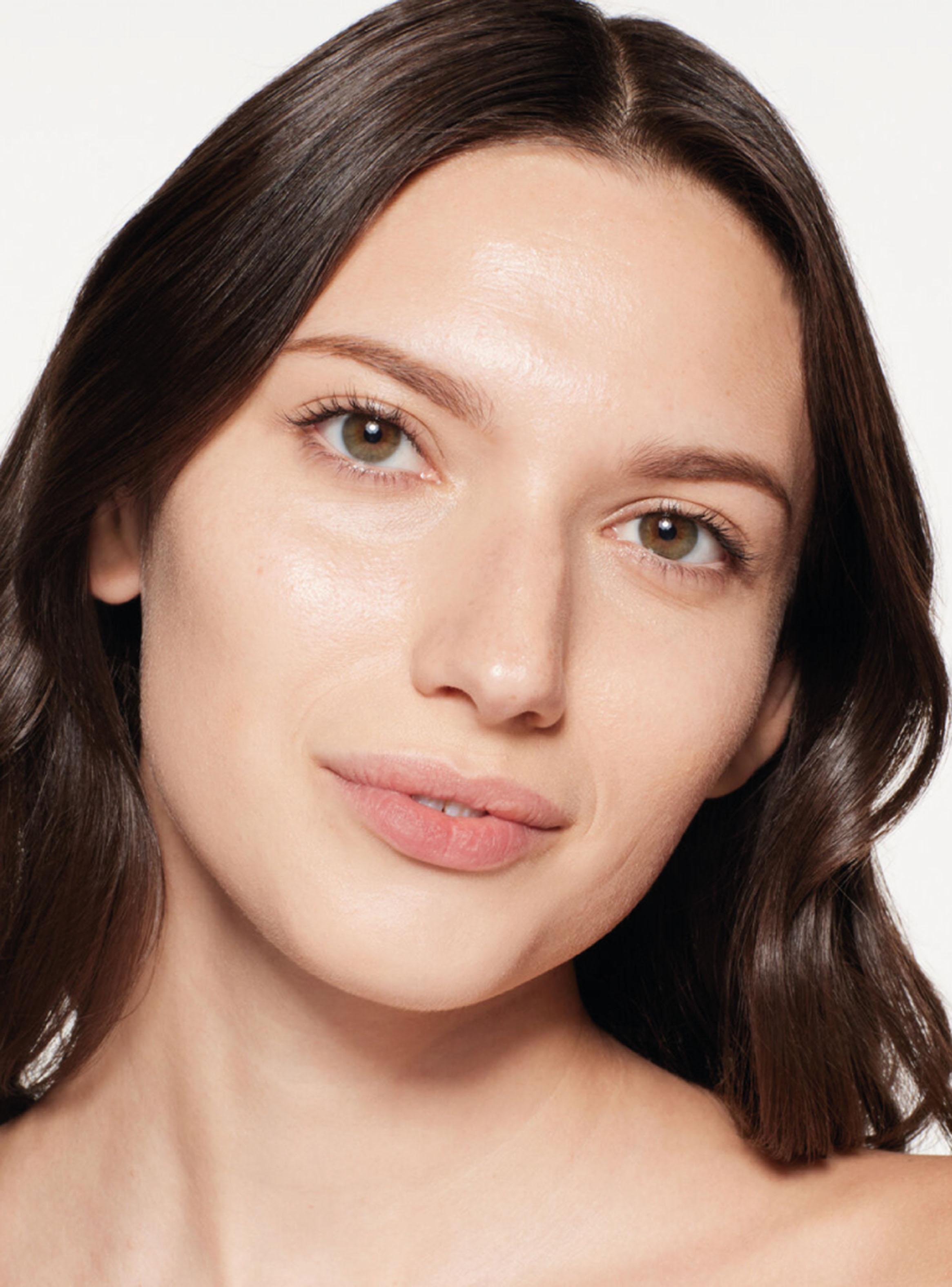 Revitalessence Skin Glow Foundation SPF 30 Quartz 30 ml-2