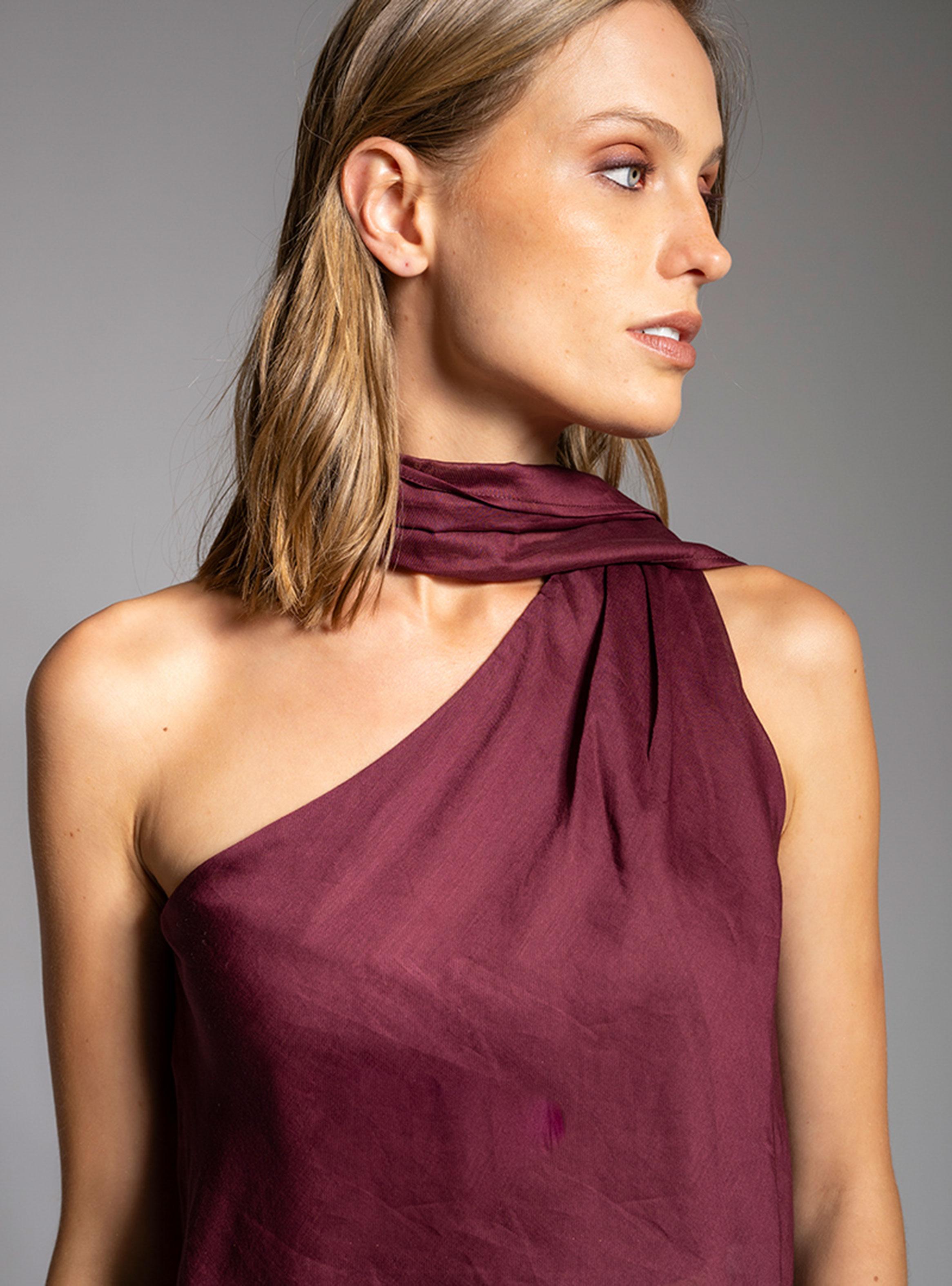 Polera Asimétrica Adraga Burdeo-3