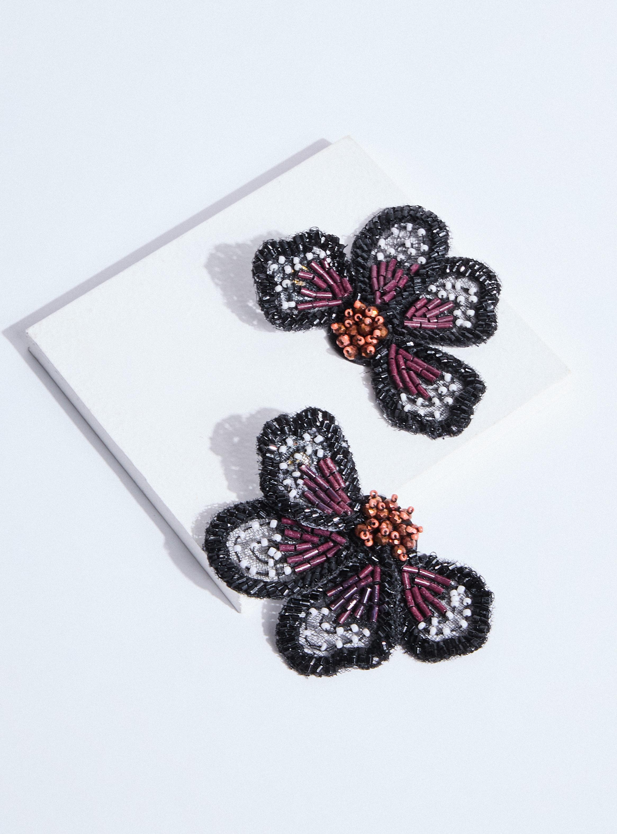 Aros en Forma de Flor con Mostacillas-2