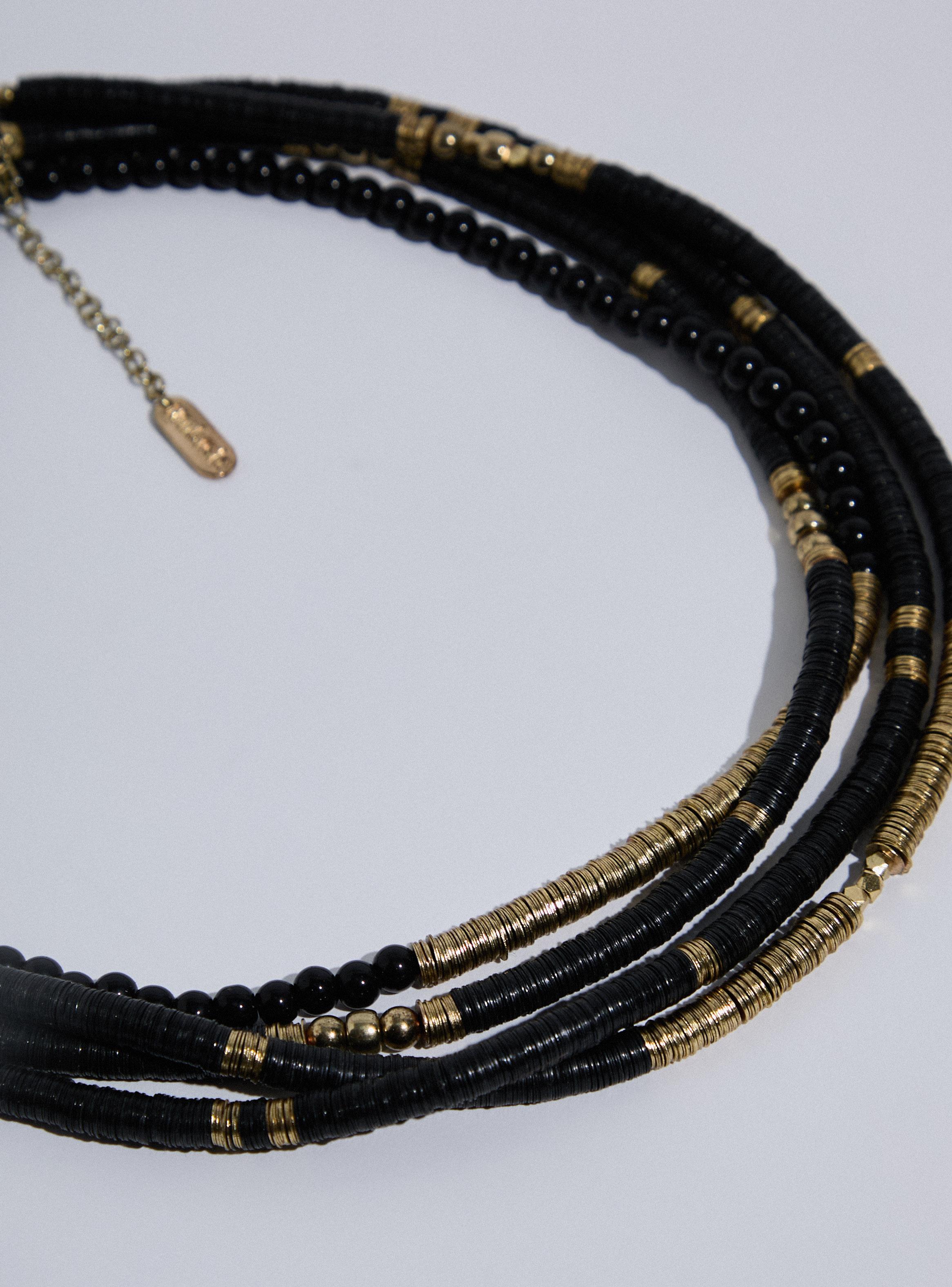 Collar con Mostacillas Negras y Doradas-2