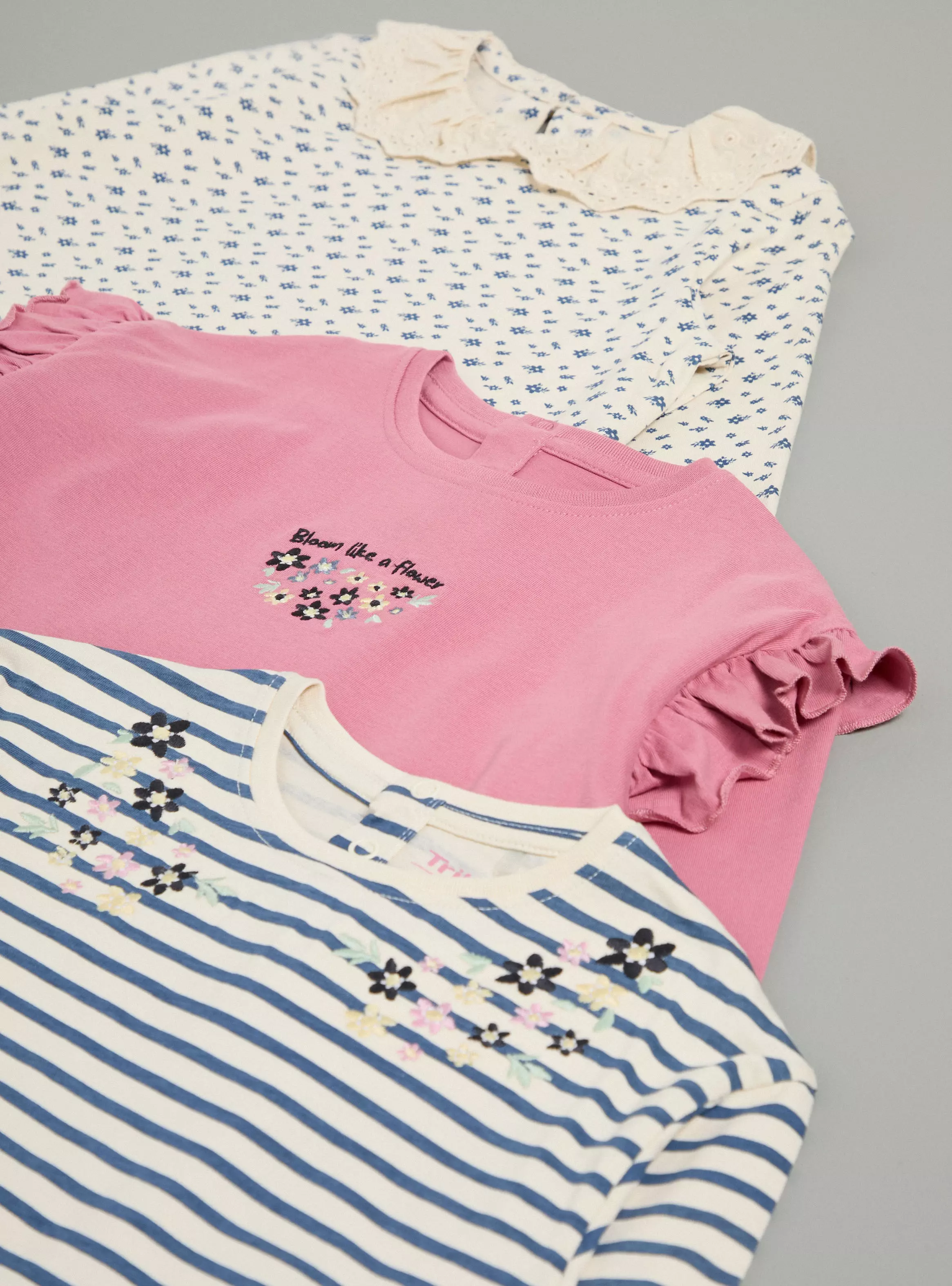Polera Tripack con Cuello Variados y Prints-2