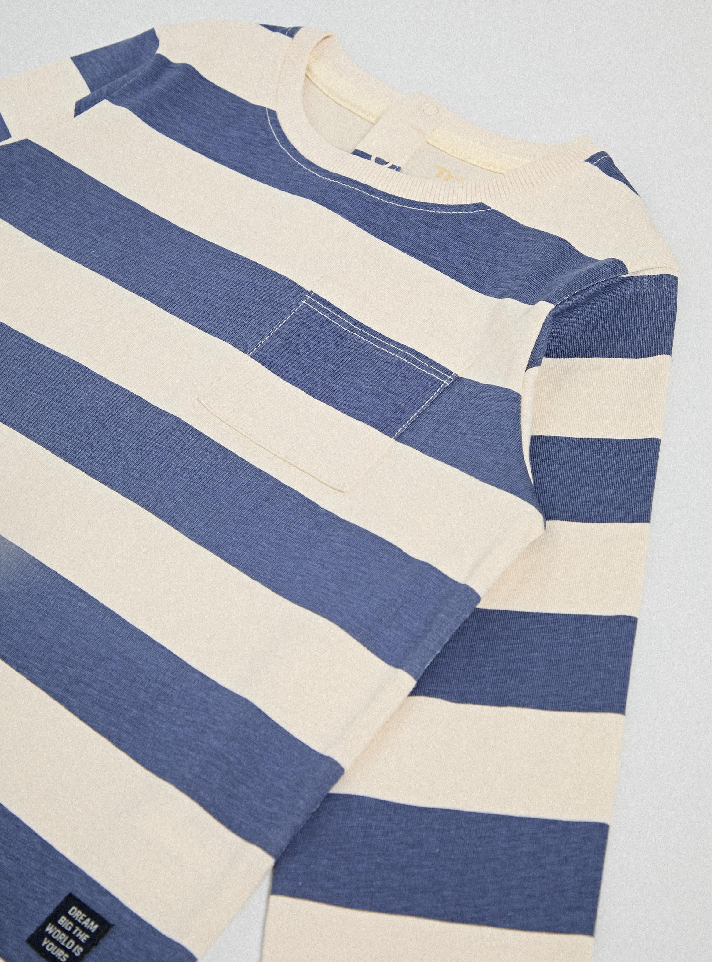 Polera con Raya Estampada y Bolsillo Niño-3