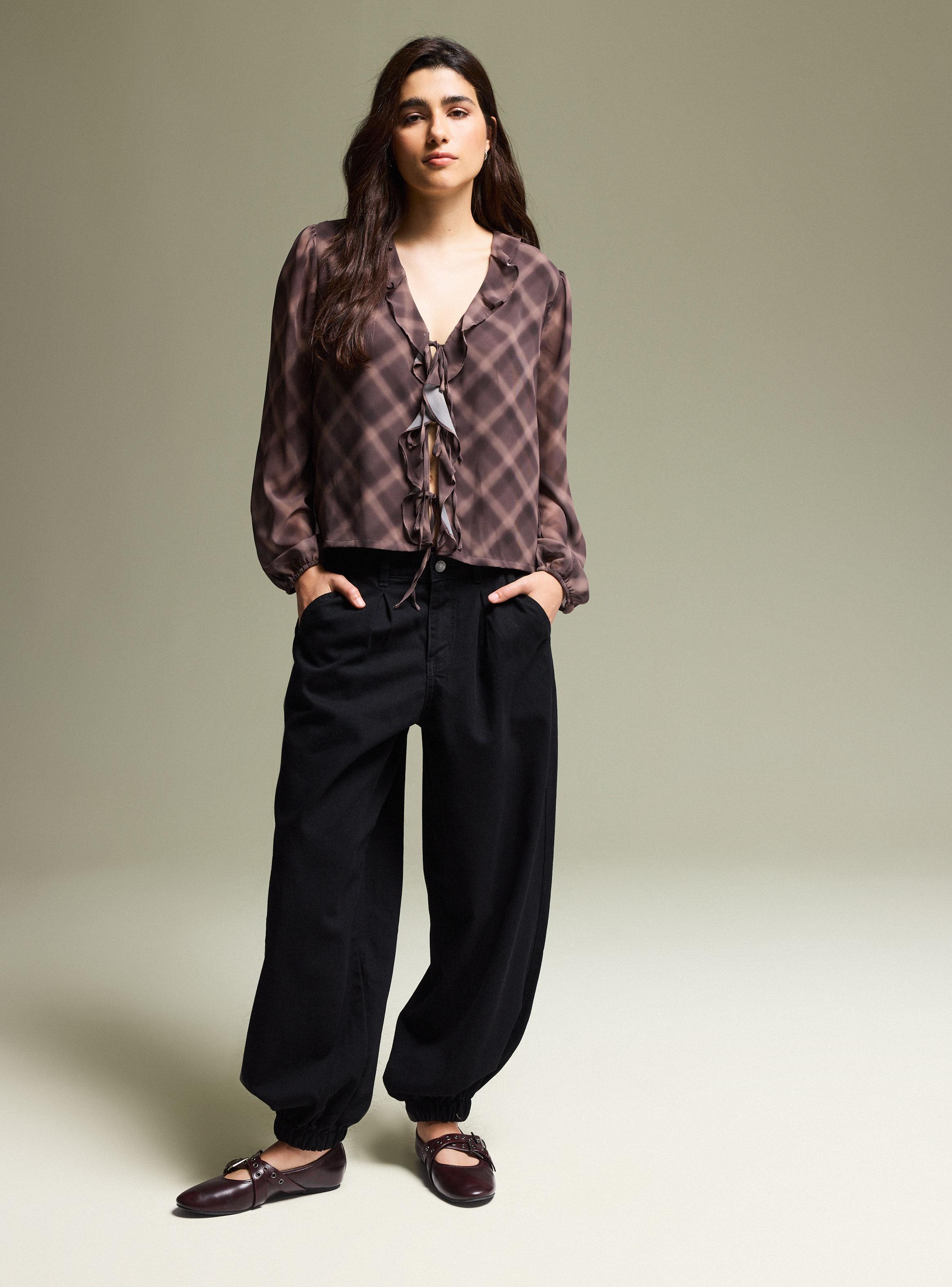 Blusa Estampada con Vuelos y Escote V-4