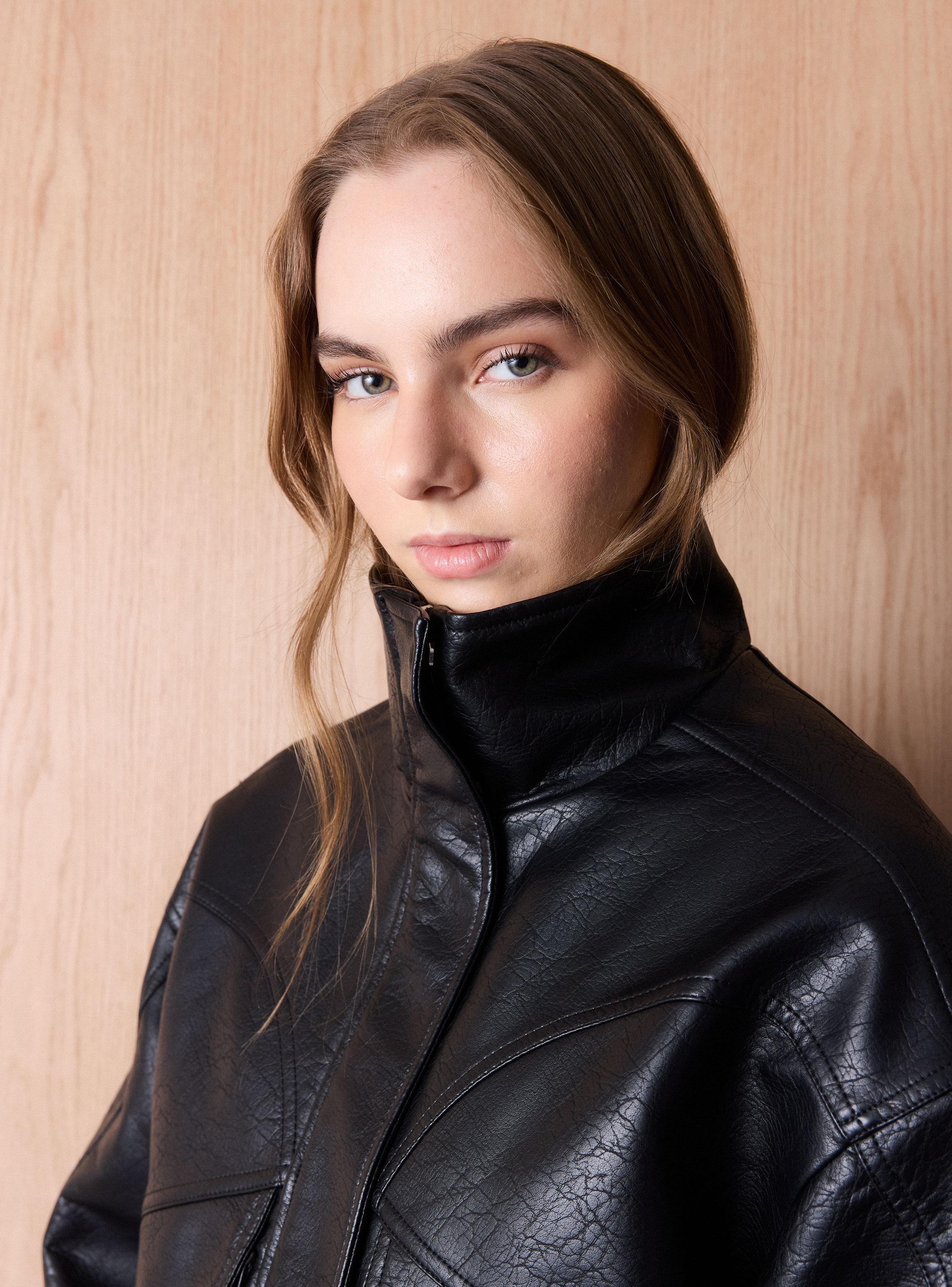 Chaqueta Cuello Alto Efecto Piel-2