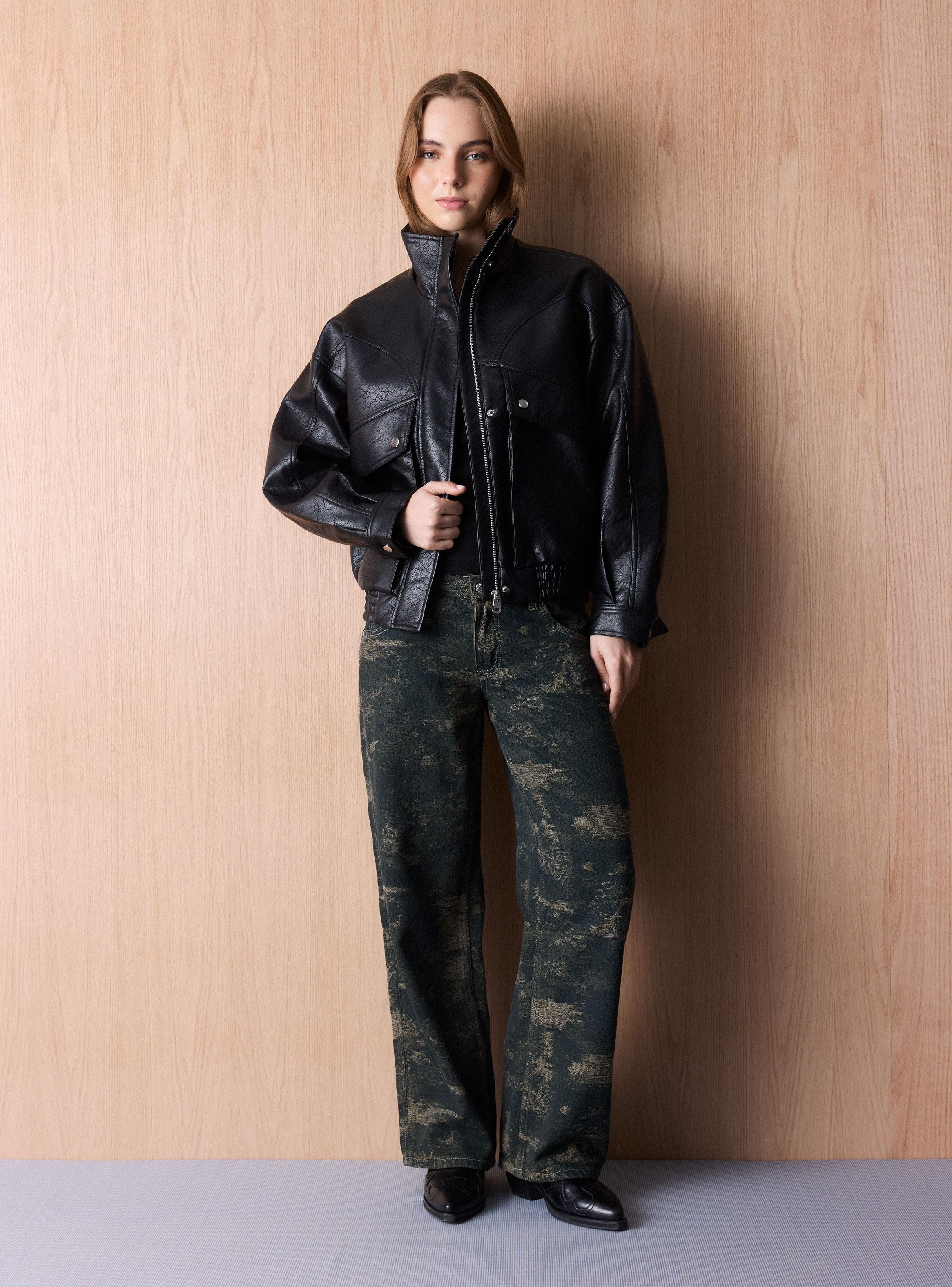 Chaqueta Cuello Alto Efecto Piel-4